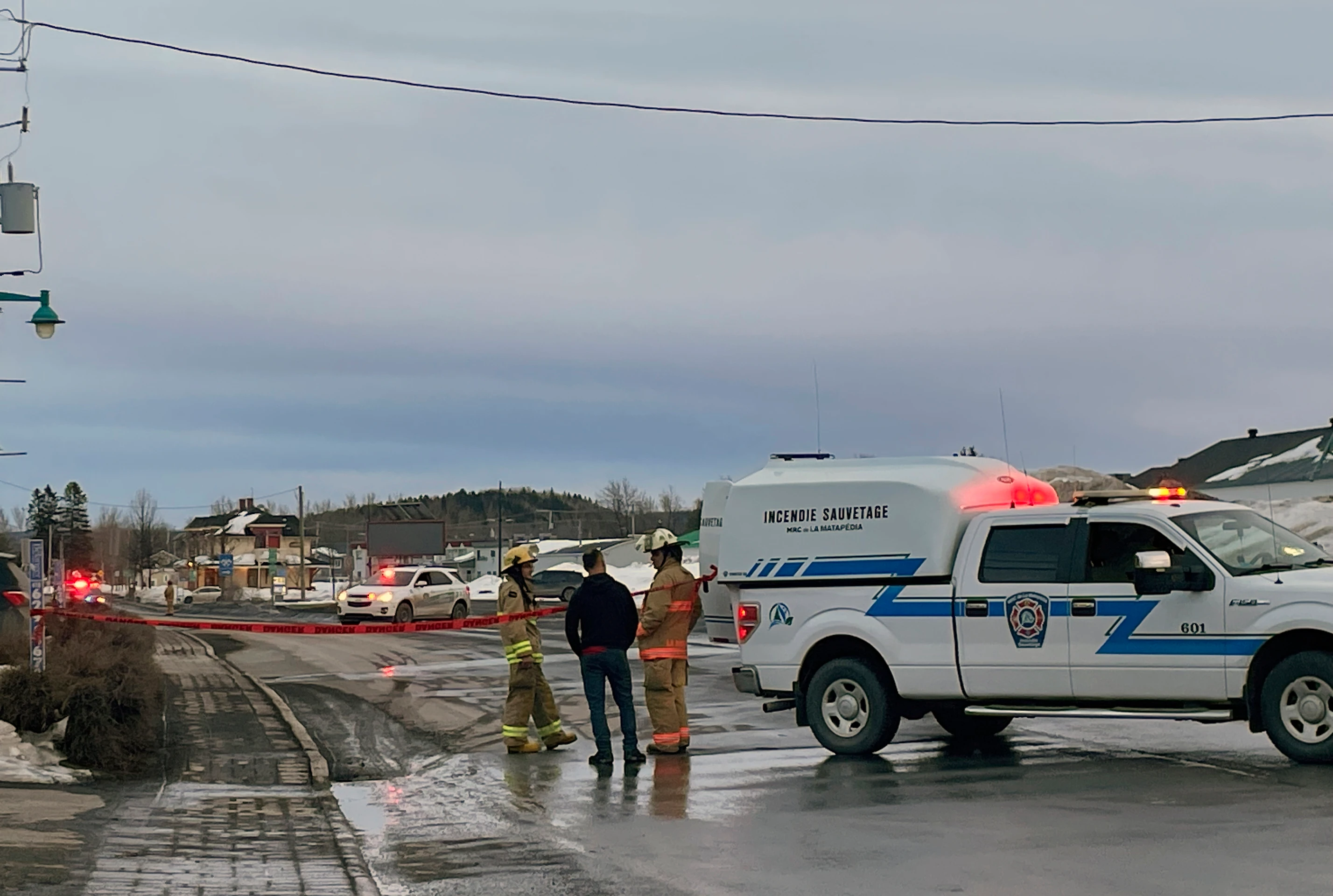 Do chodcov v provincii Quebec vrazilo auto.