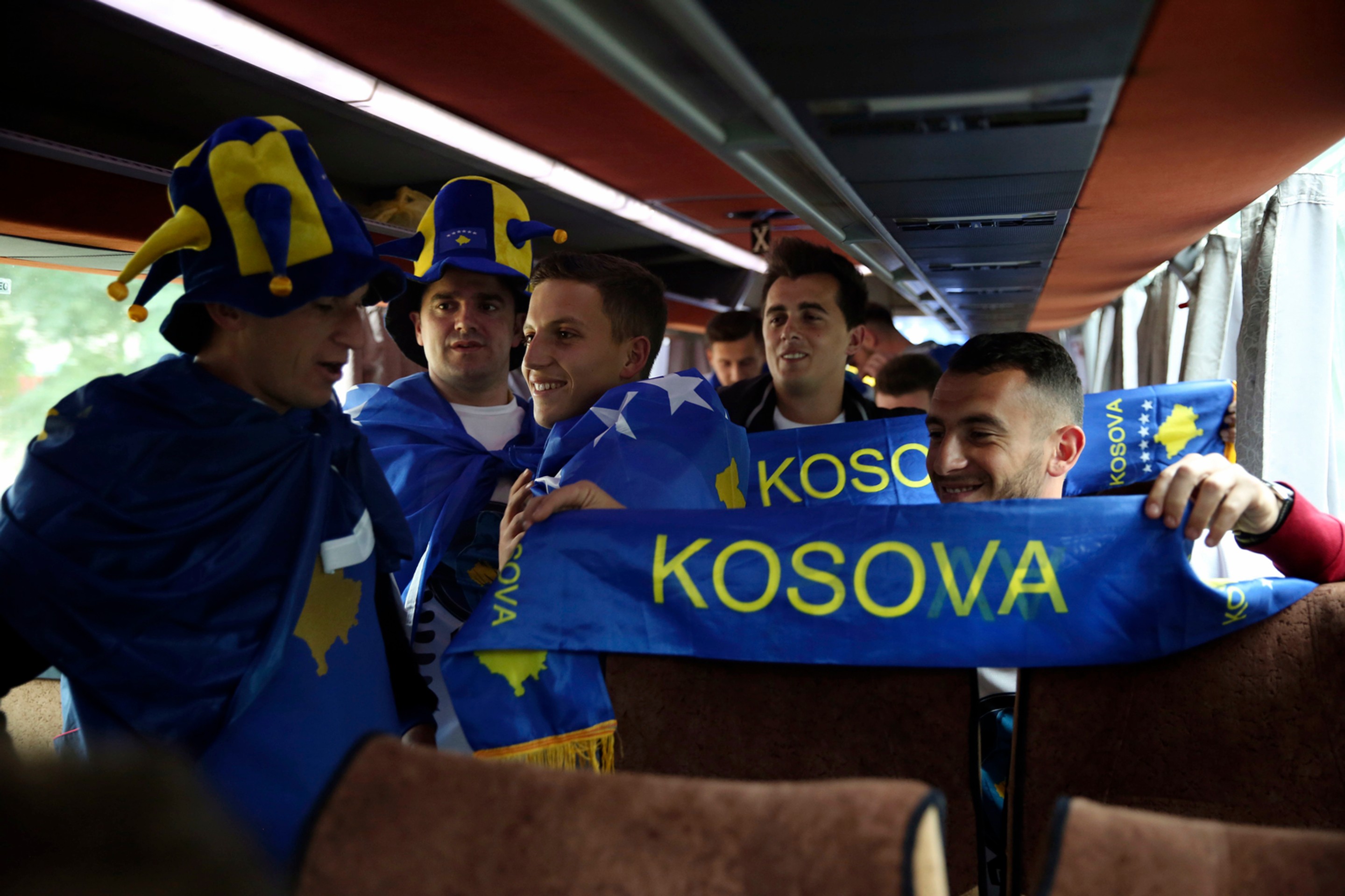 Fanúšikovia Kosova pred duelom kvalifkácie MS 2018 proti Chorvátsku.