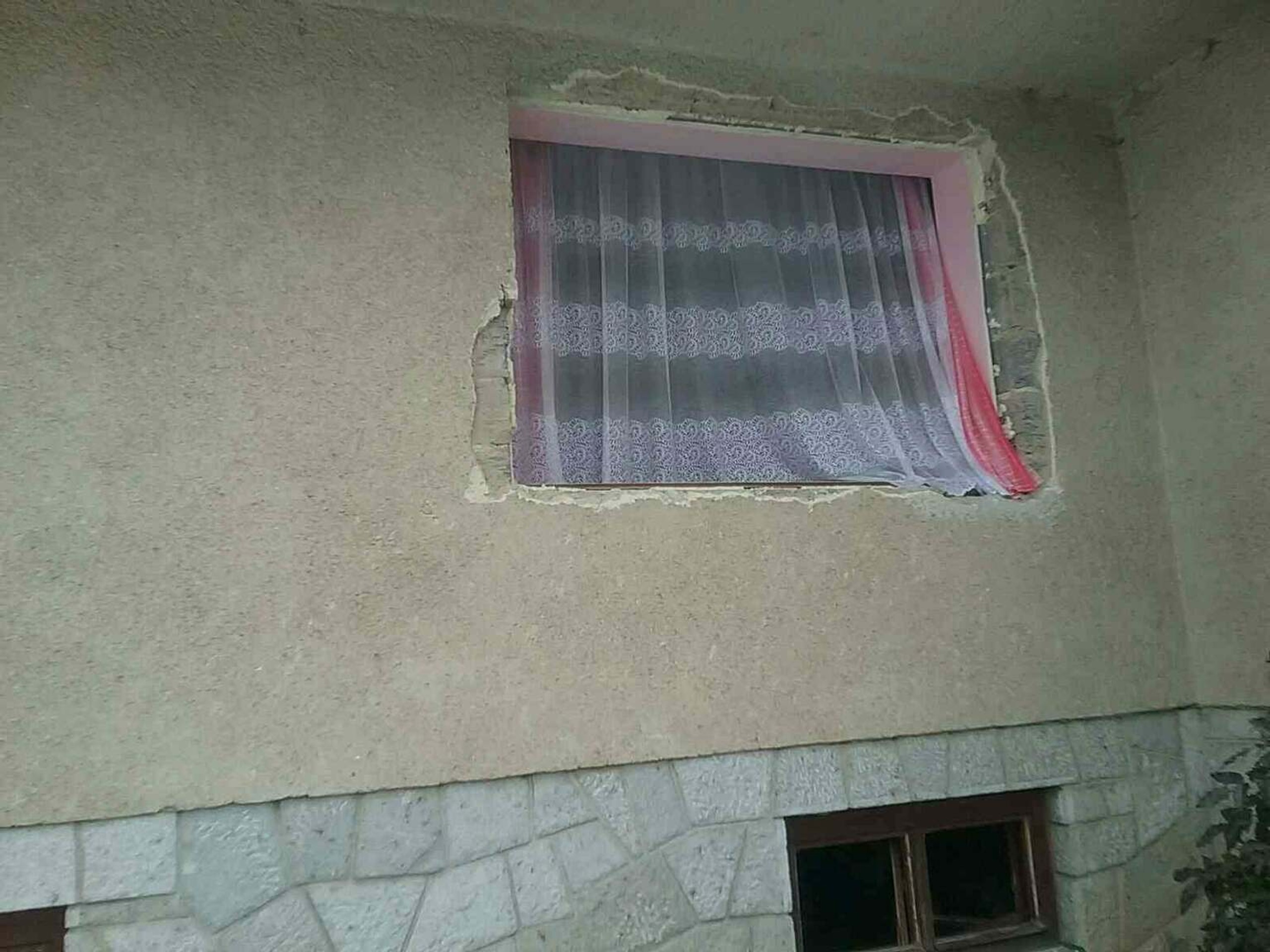 Julka (Laura Gavaldová) s babkou Marikou (Eva Pavlíková)