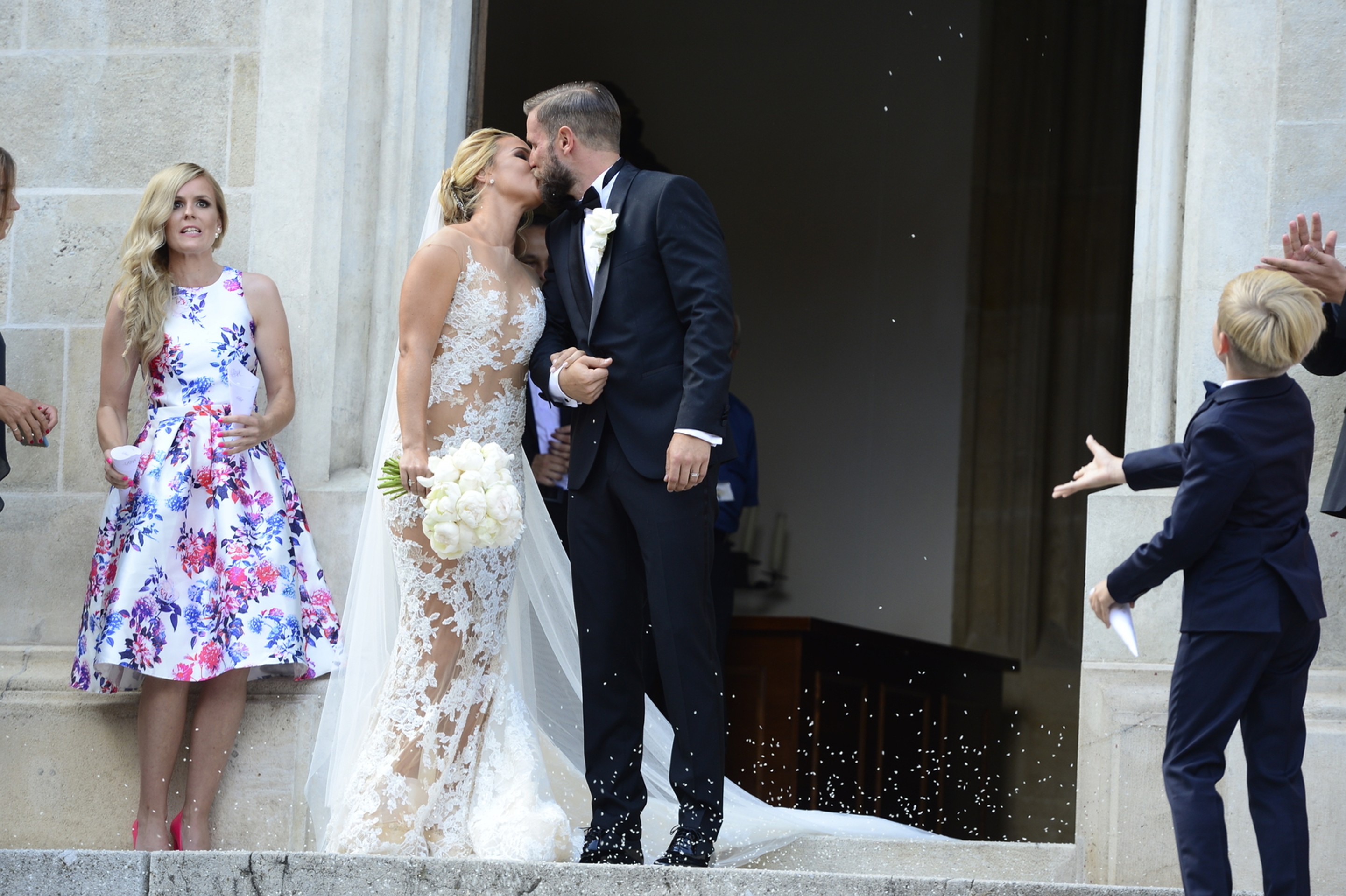 Novomanželský bozk