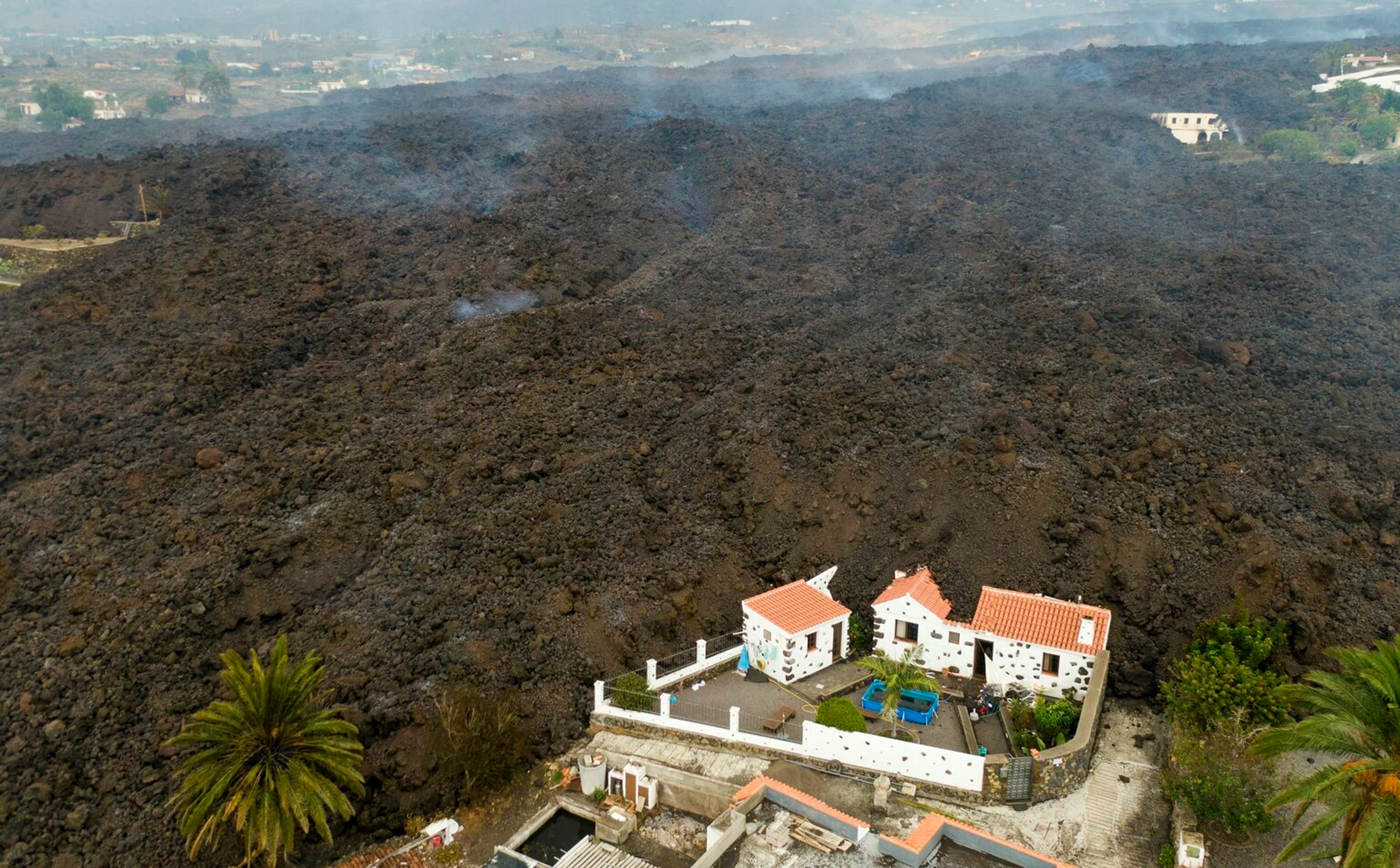 Láva pohlcuje domy na ostrove La Palma