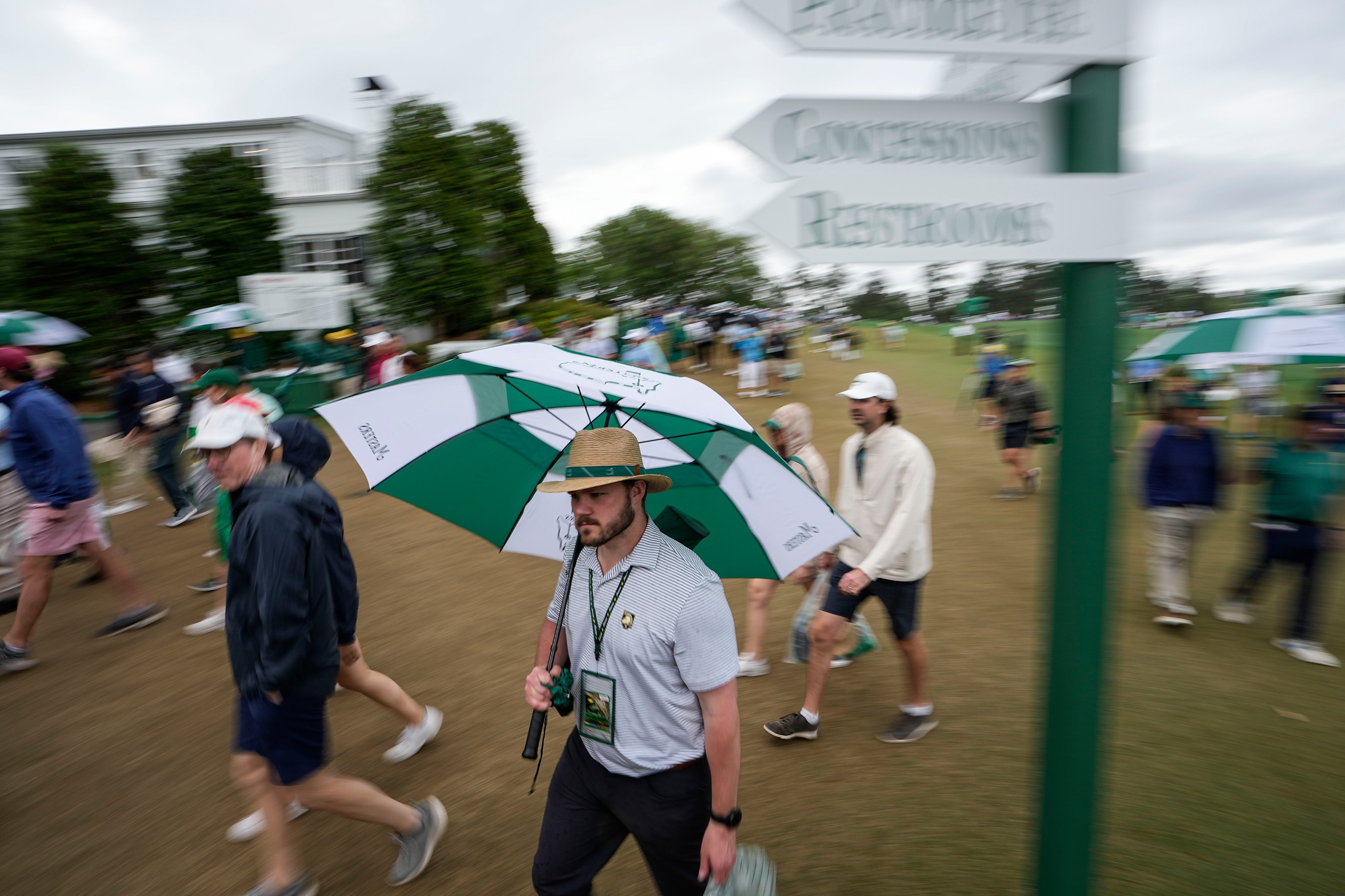 Pád stromov na golfovom turnaji v USA