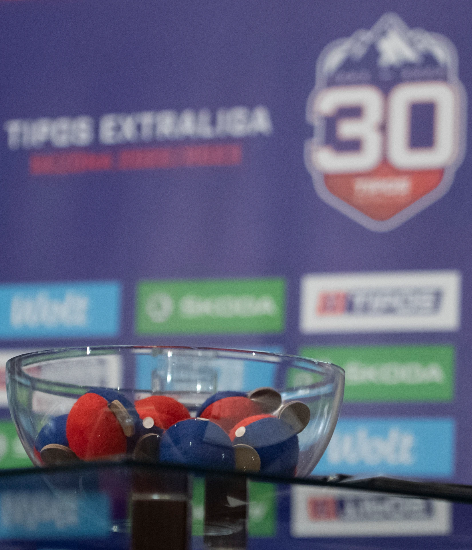 Zástupcovia extraligových hokejových klubov sa zúčastnili žrebu 1. kola jubilejného 30. ročníka slovenskej najvyššej hokejovej súťaže.