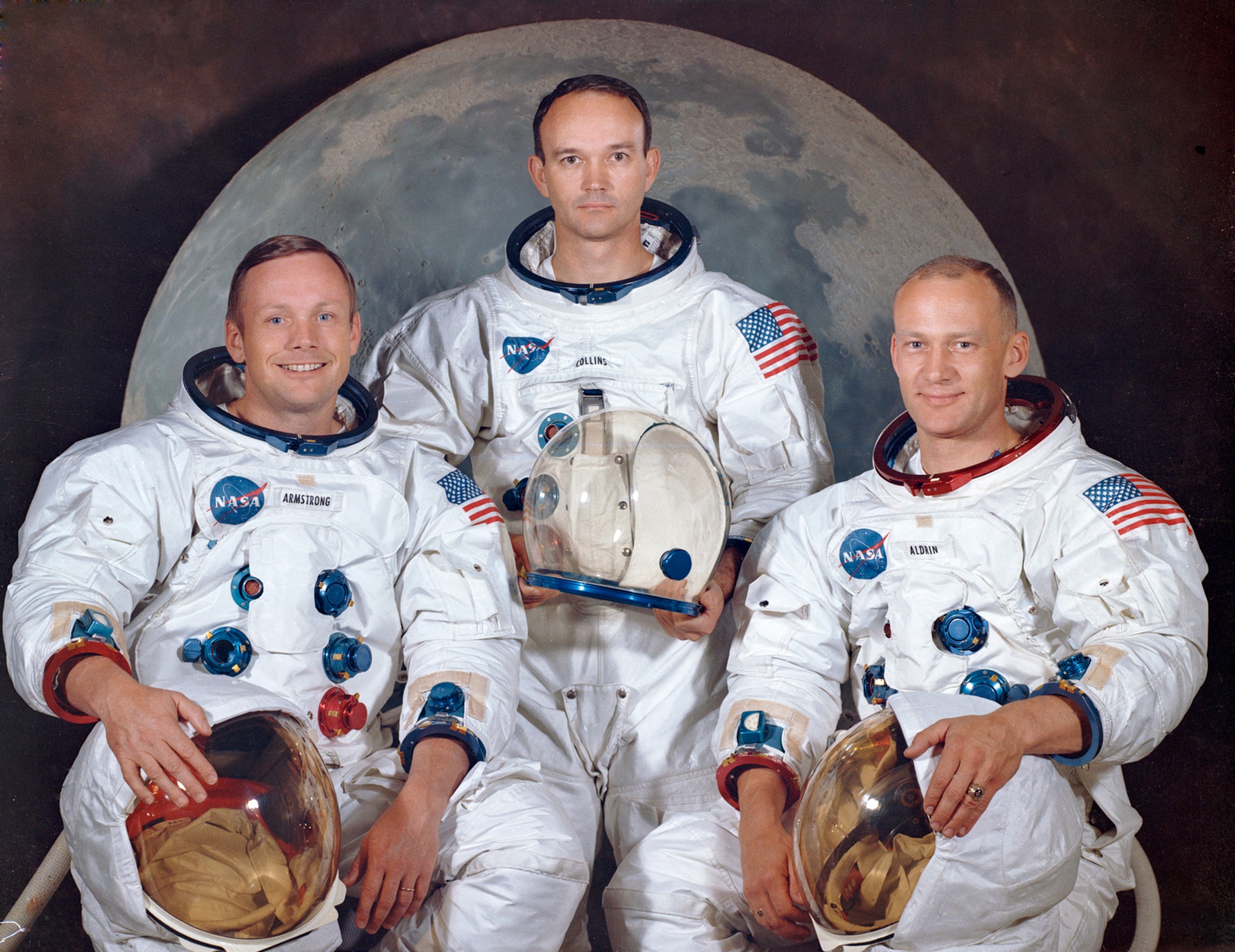 Prezident Richard Nixon sa zdraví z astronautmi v karanténe.