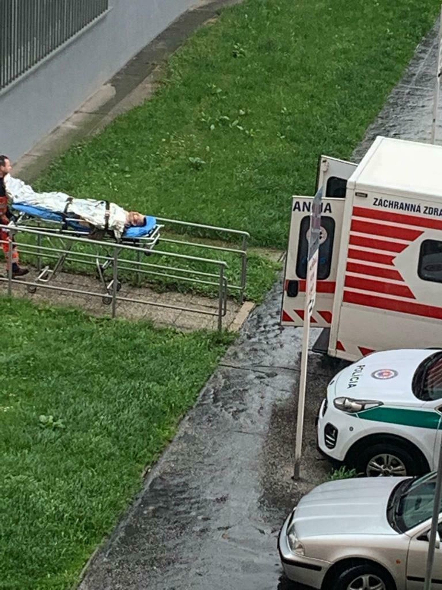 Zľava Andrej Sekera, Ladislav Nagy a Michal Čajkovský počas rozlúčky s kariérou po zápase s Dánskom na MS 2019.