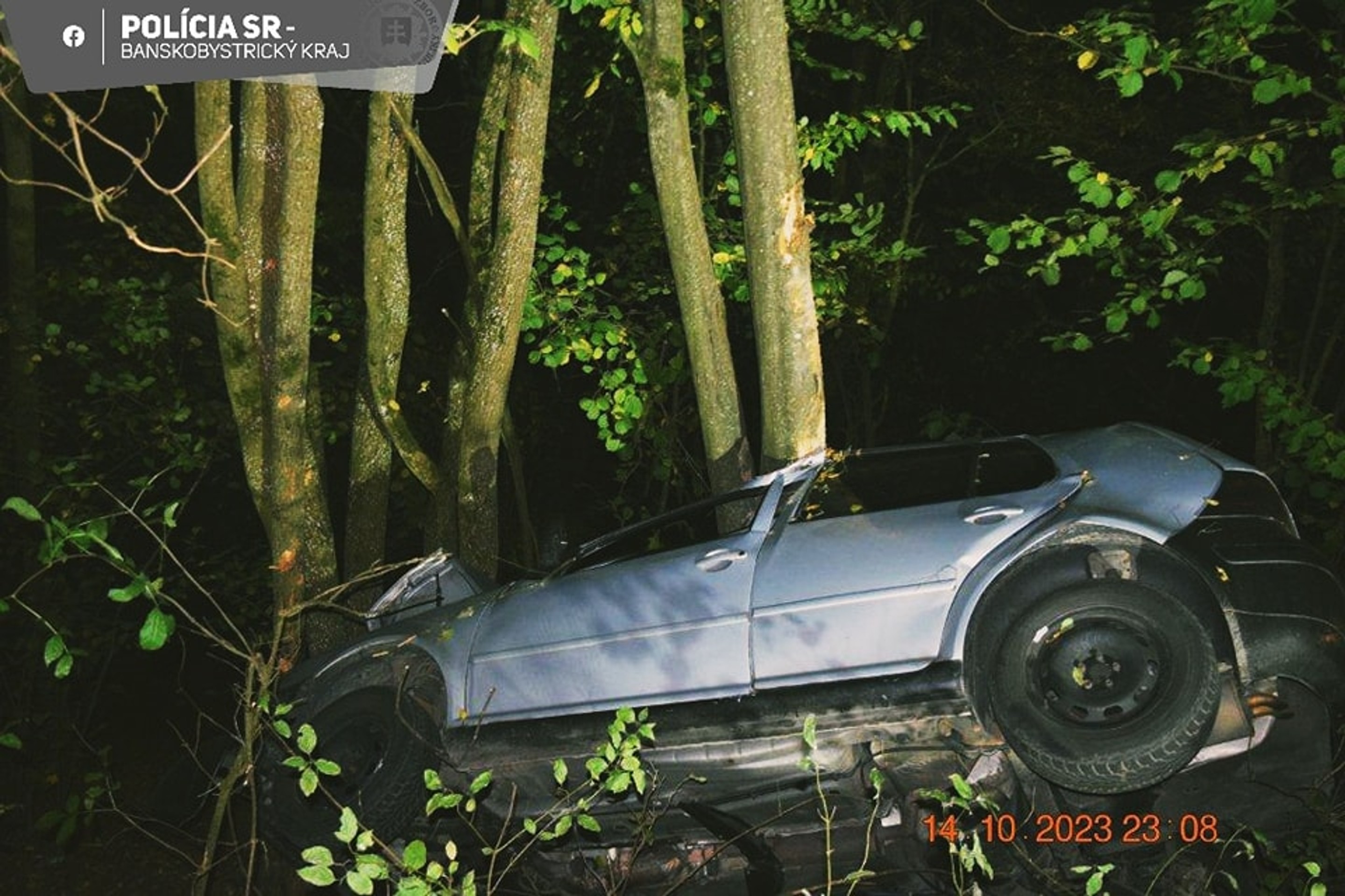 Pri nehode sa zranila celá posádka auta