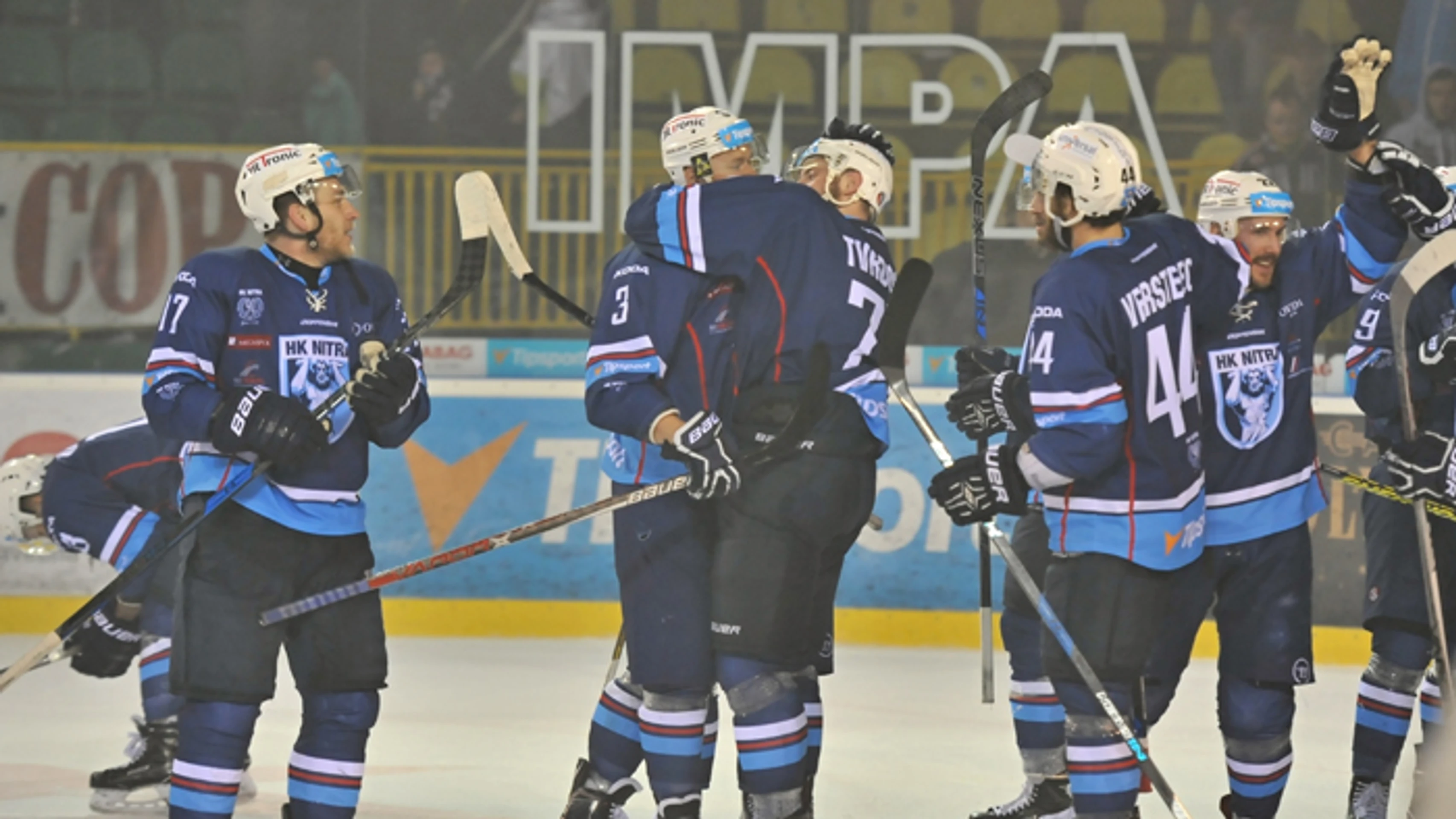 Radosť nitrianských hokejistov po postupe do finále hokejovej Tipsport ligy.