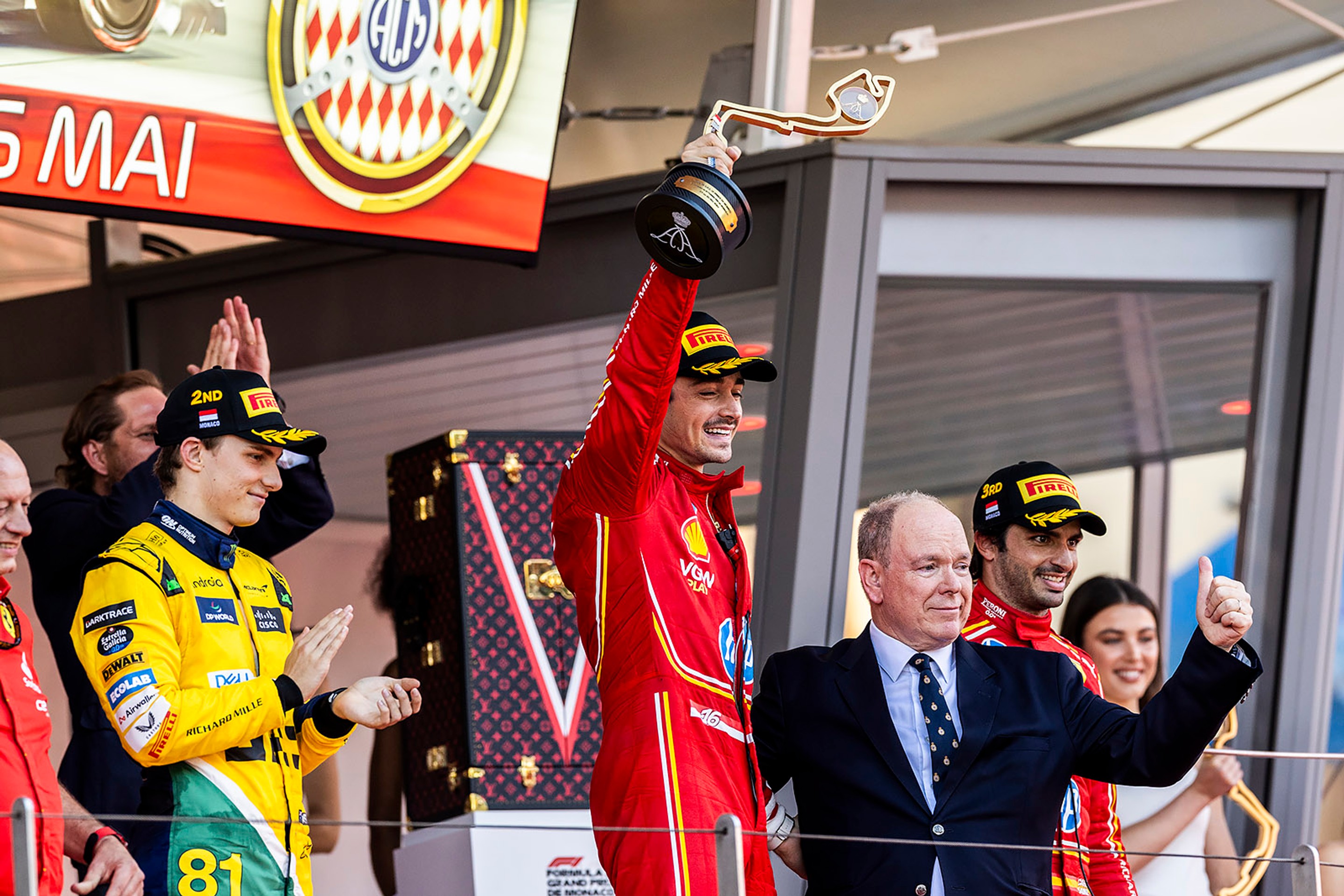 Monačan Charles Leclerc sa premiérovo tešil z triumfu na domácej veľkej cene.