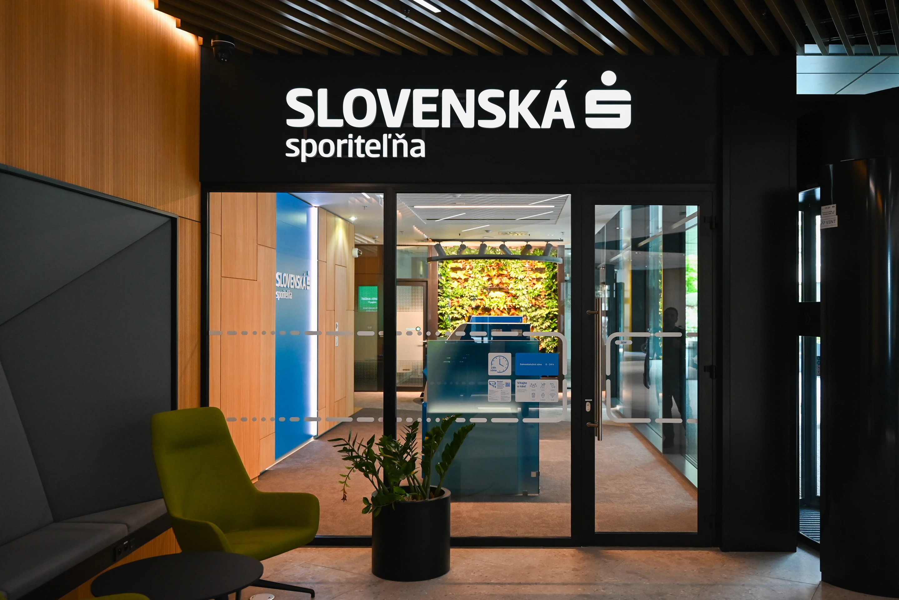 Samoobslužná pobočka SLSP
