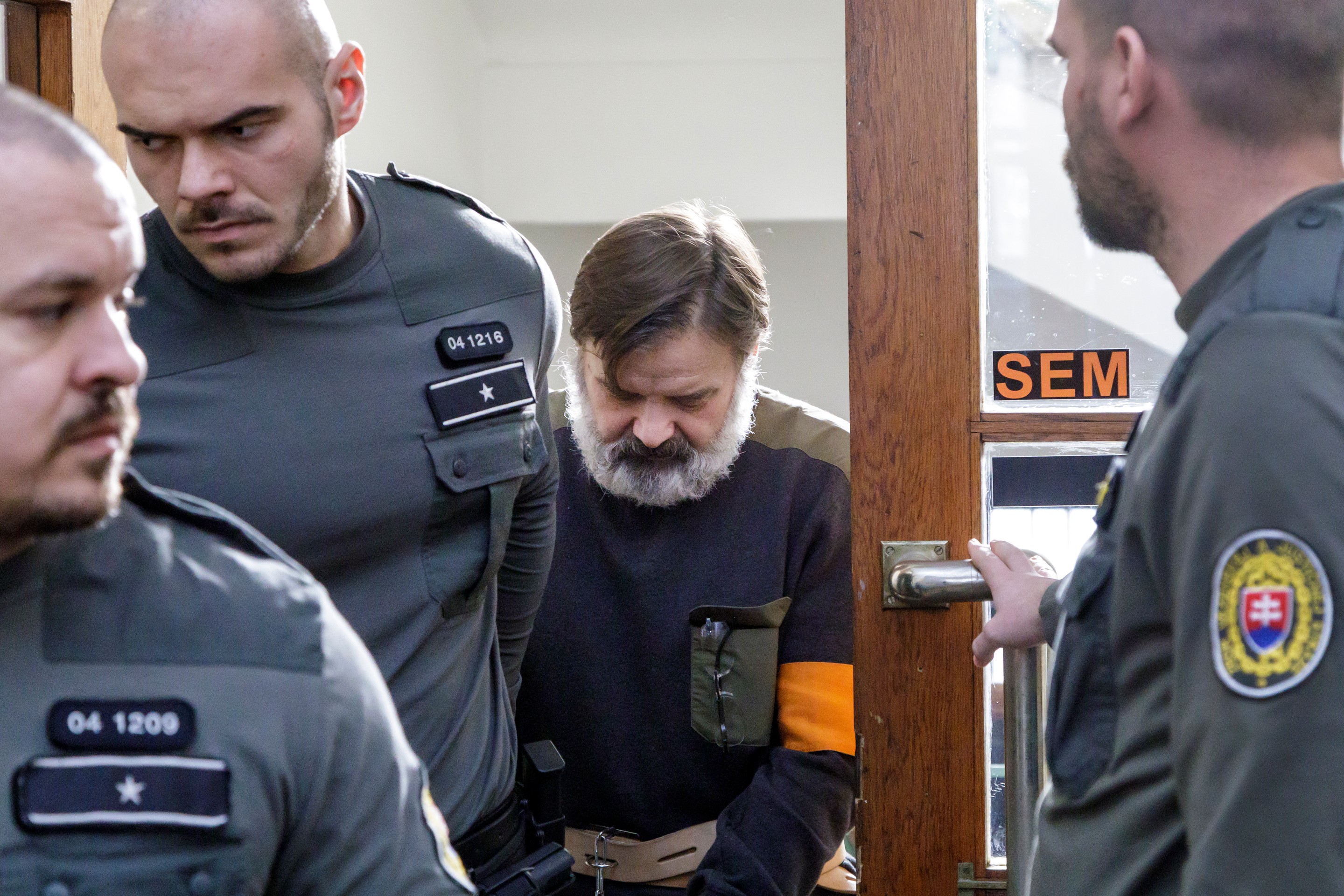 Dušan Dědeček zostáva stíhaný vo väzbe. V stredu 25.1.2023 o tom na neverejnom zasadnutí rozhodol sudca pre prípravné konanie Okresného súdu Bratislava I.