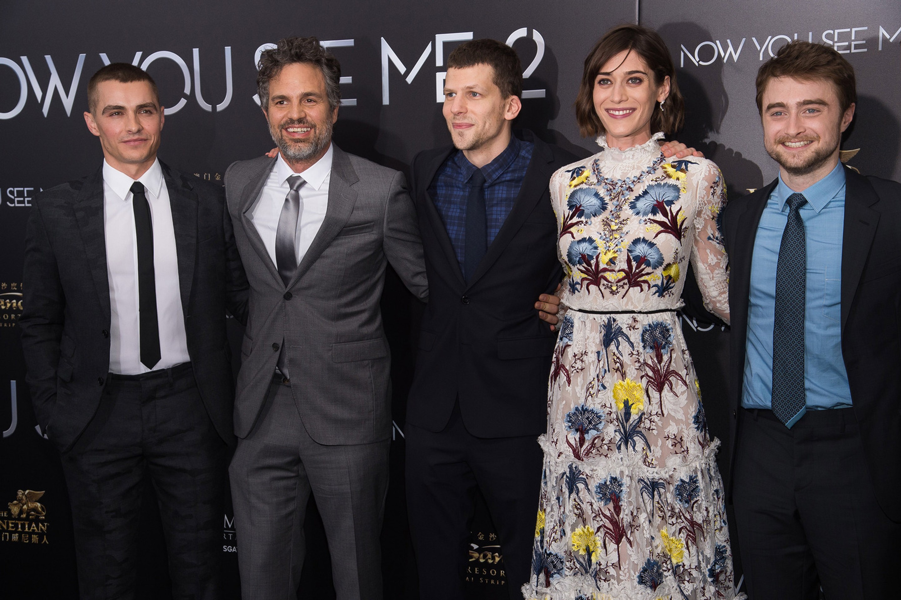 Zľava: Dave Franco, Mark Ruffalo, Jesse Eisenberg, Lizzy Caplan a Daniel Radcliffe