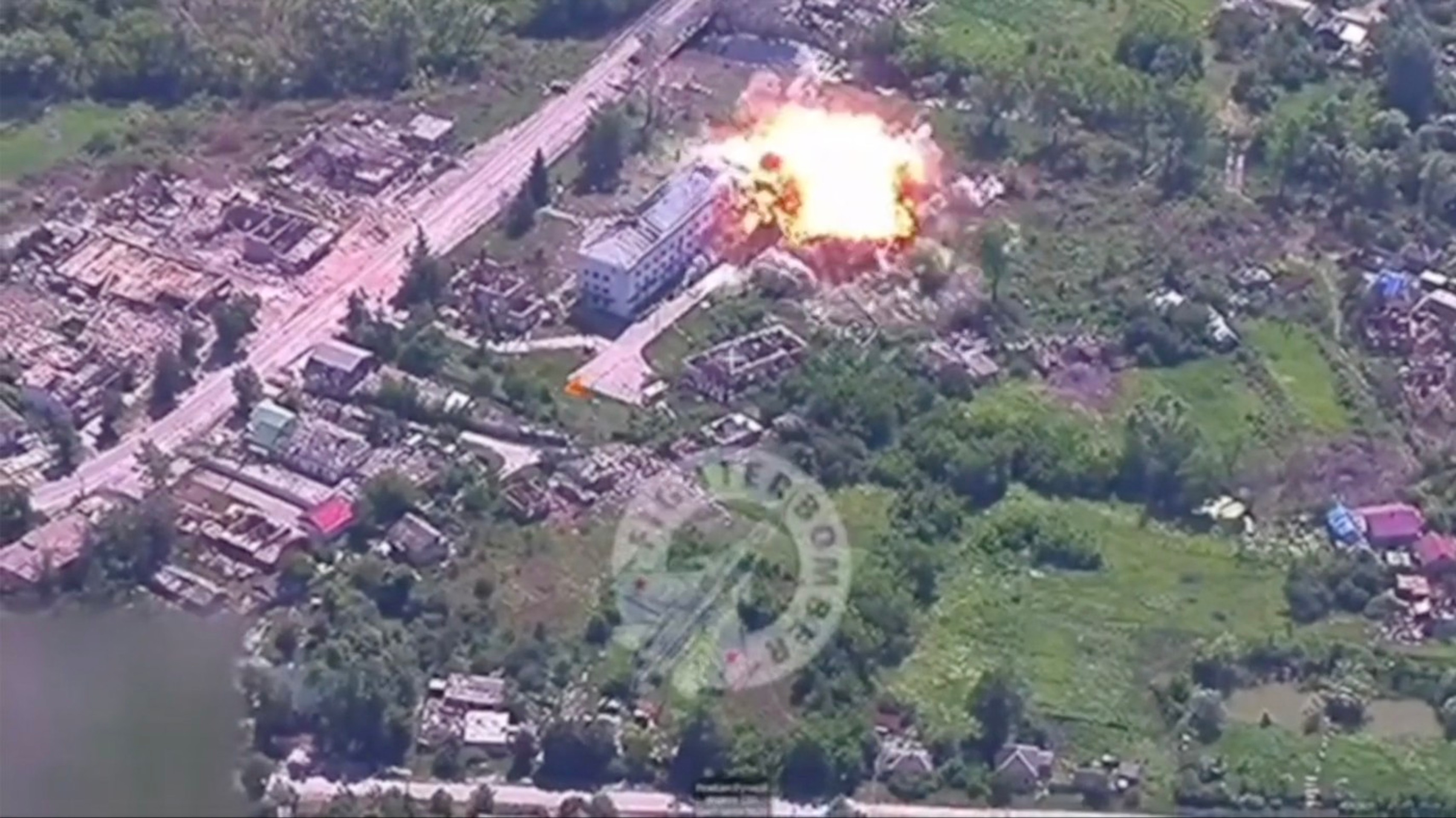 Výbuch kĺzavej bomby FAB-3000.