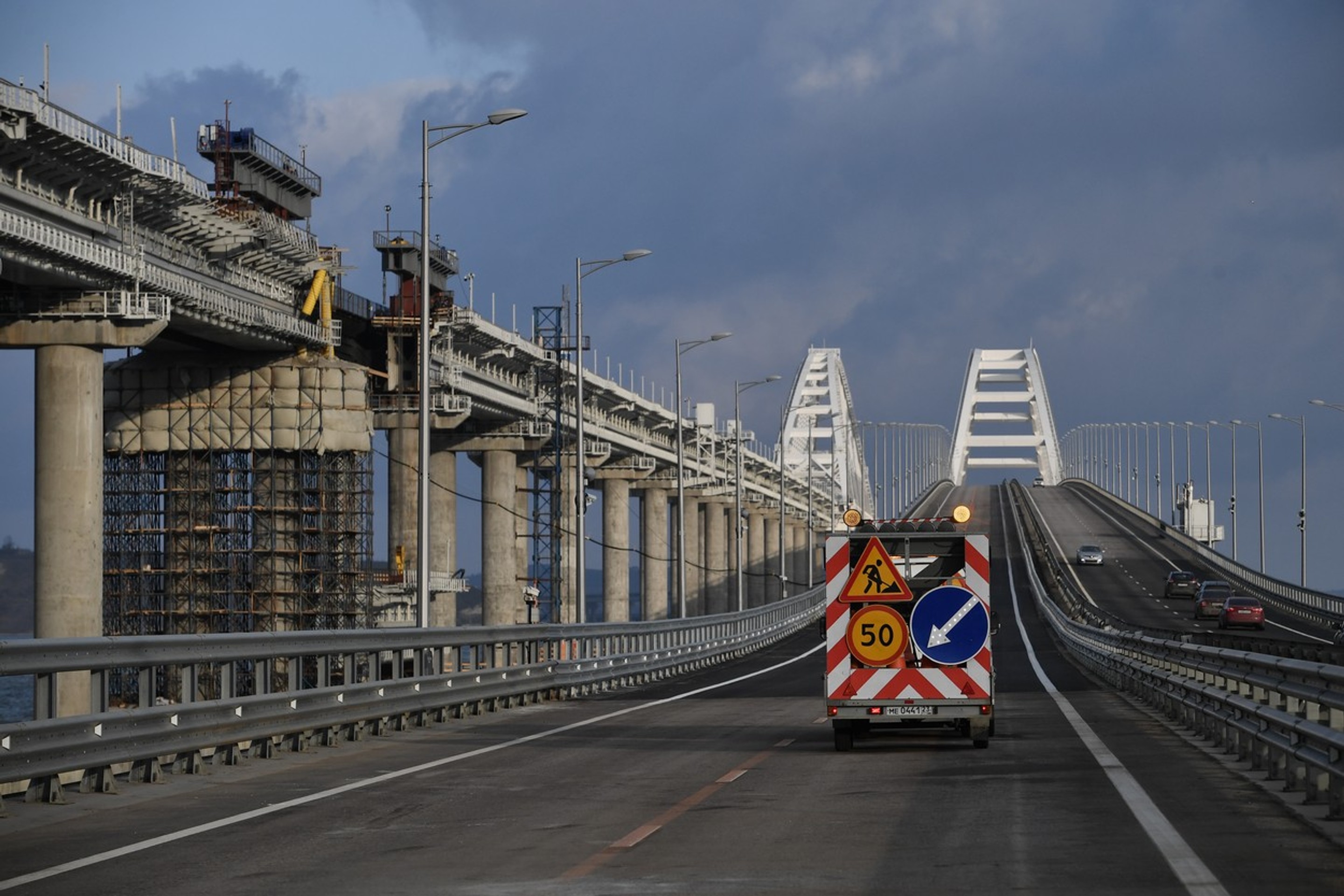Krymský most je znovu otvorený.