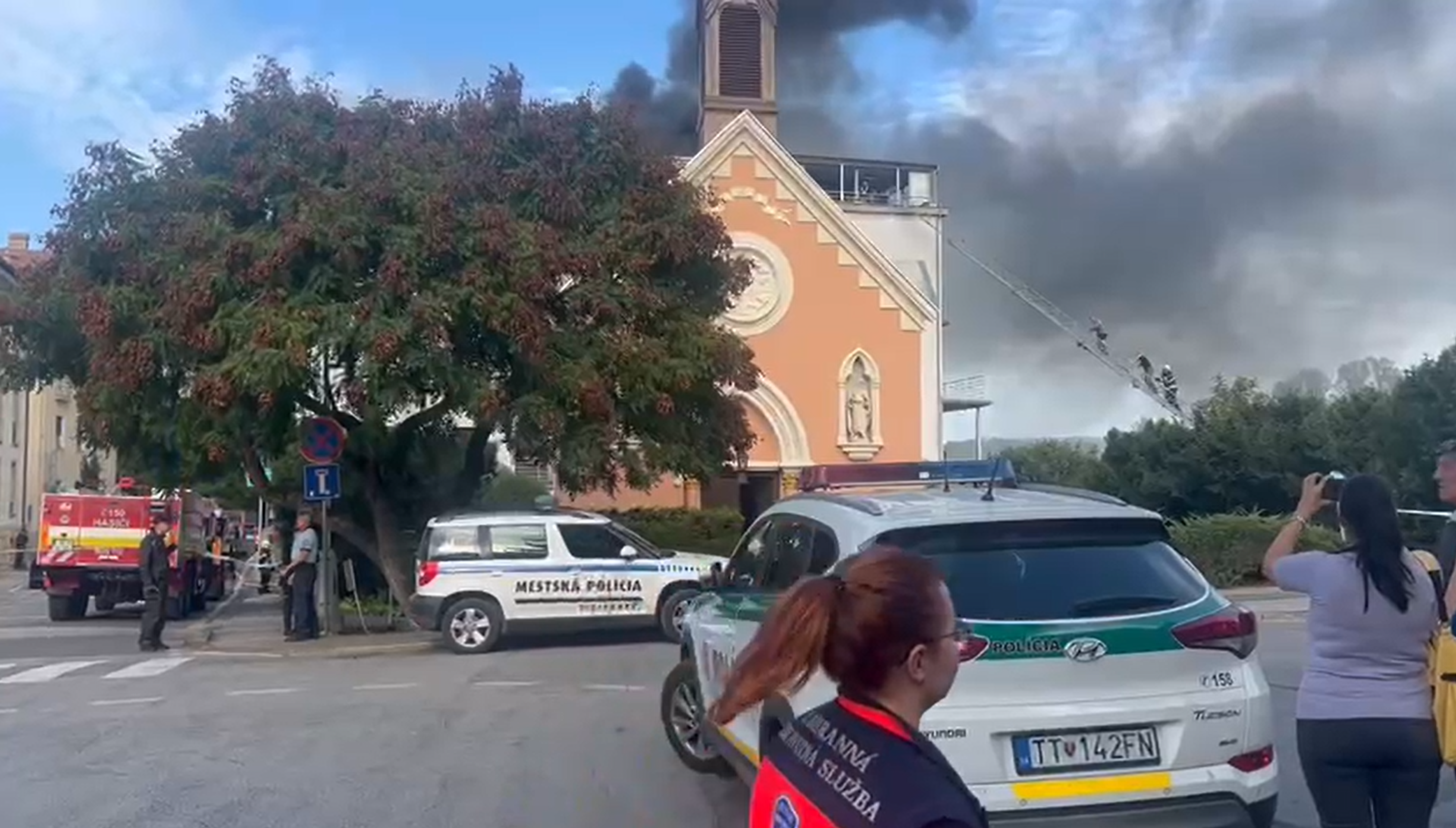 V Piešťanoch horí hotel