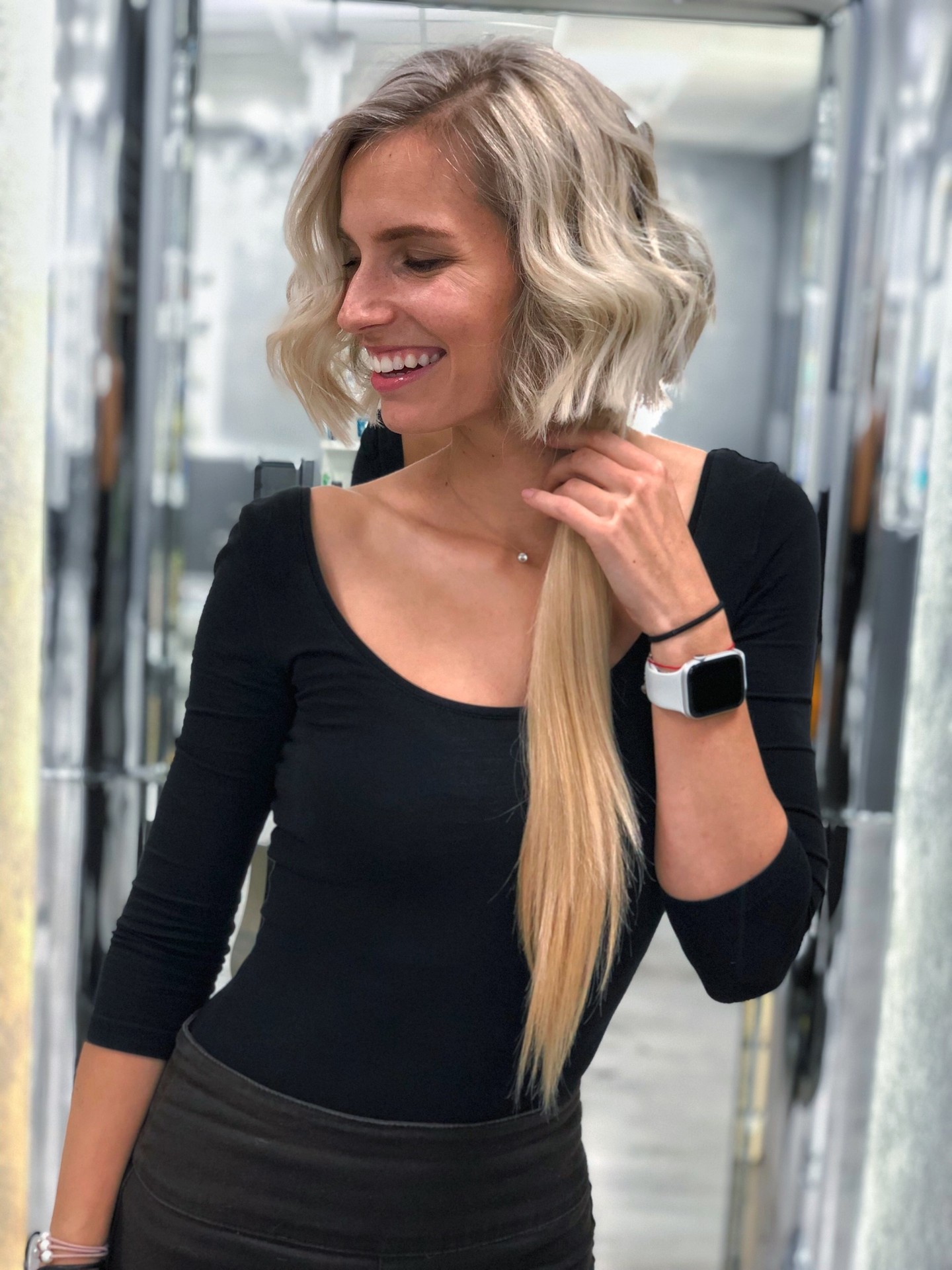 Jakub Voráček sa teší z gólu so spoluhráčom Filipom Hronekom v zápase medzi Českom a Lotyšskom.