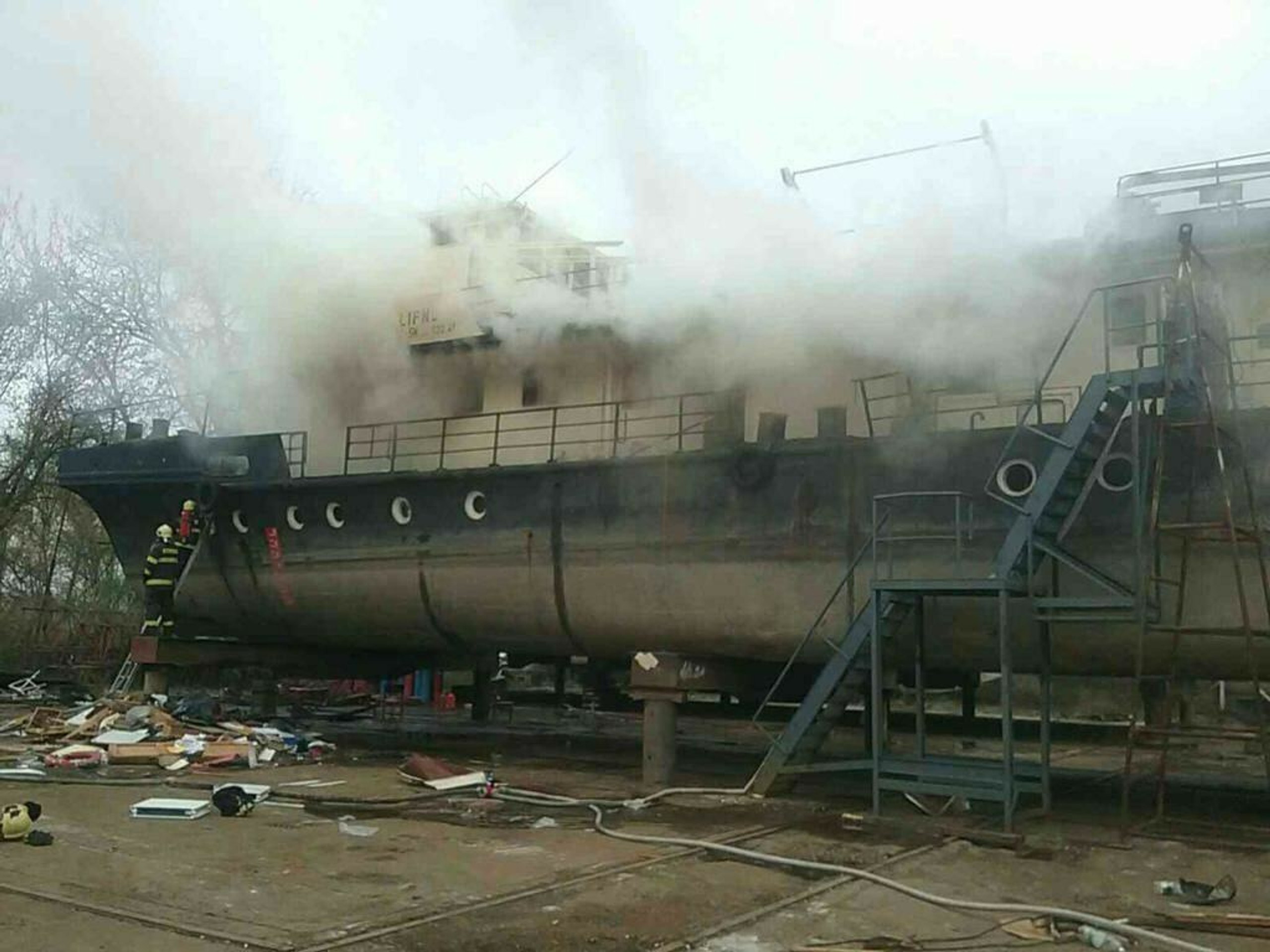 Požiar lode v Bratislave.