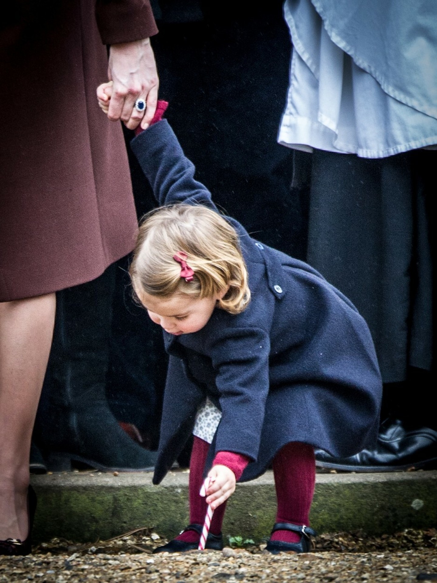 Rozkošný George a Charlotte v kostole. Ich rodičia porušili kráľovskú tradíciu