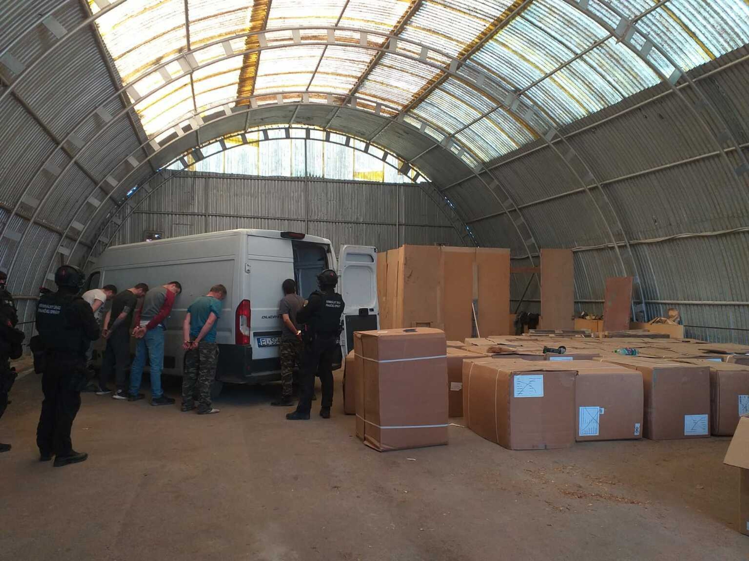 Päť Poliakov a Slováka prichytili kriminalisti finančnej správy pri páchaní trestnej činnosti.