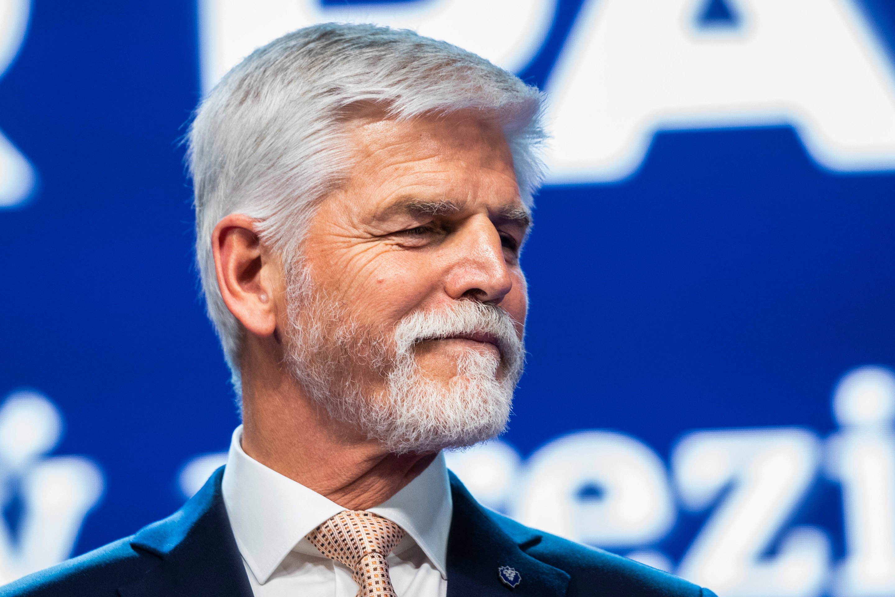 Novým českým prezidentom bude armádny generál vo výslužbe Petr Pavel.