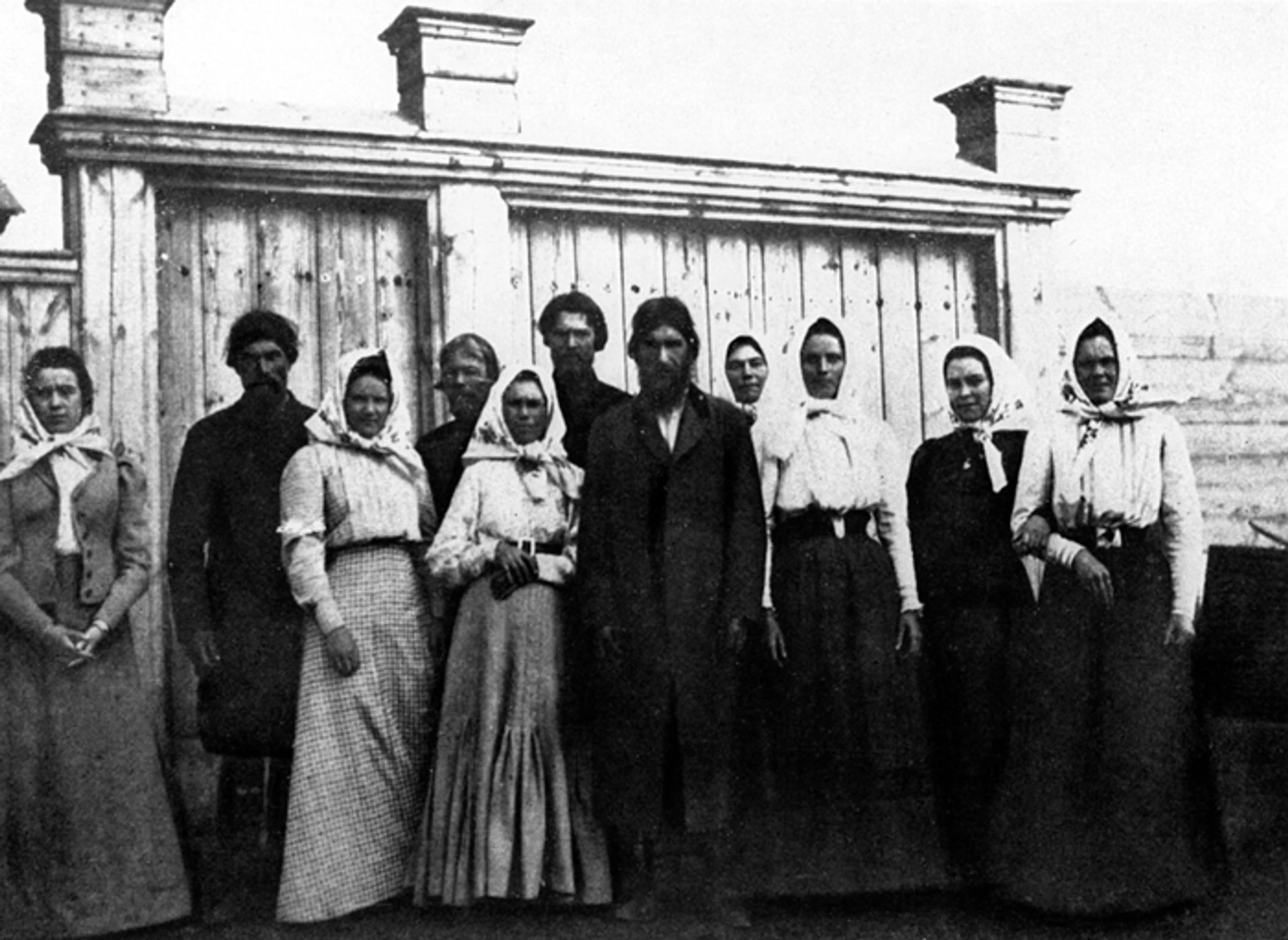 Rasputin so svojimi nasledovníkmi.