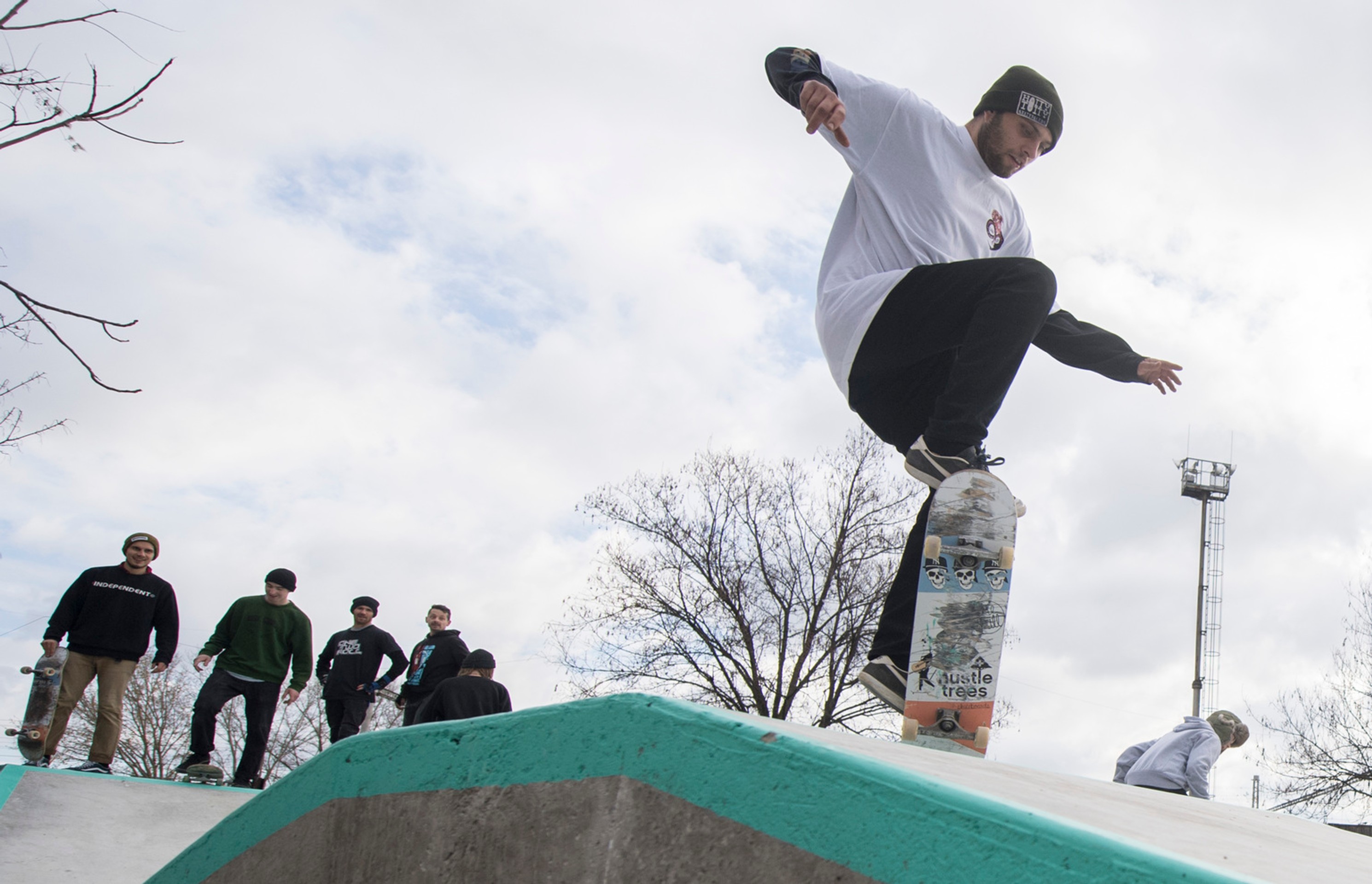 Hlavné mesto má prvý betónový skatepark, vybudovali ho v Petržalke.