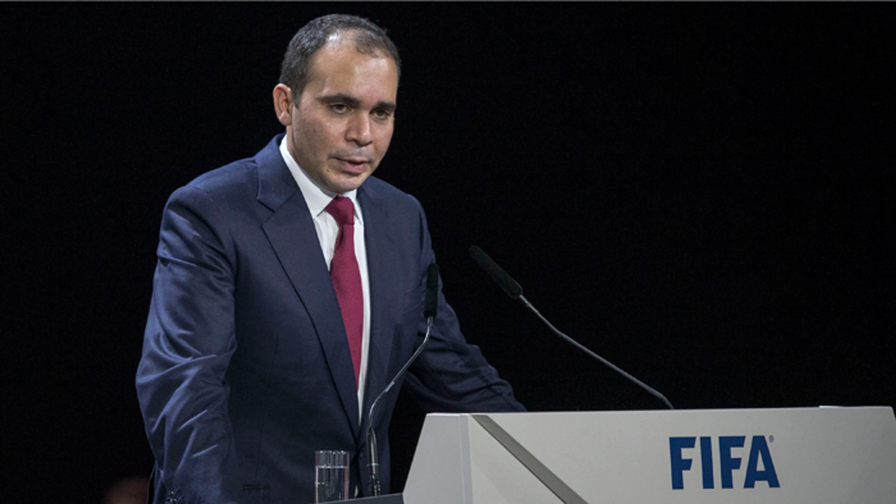 Jordánsky princ Ali bin al-Hussein na kongrese FIFA.