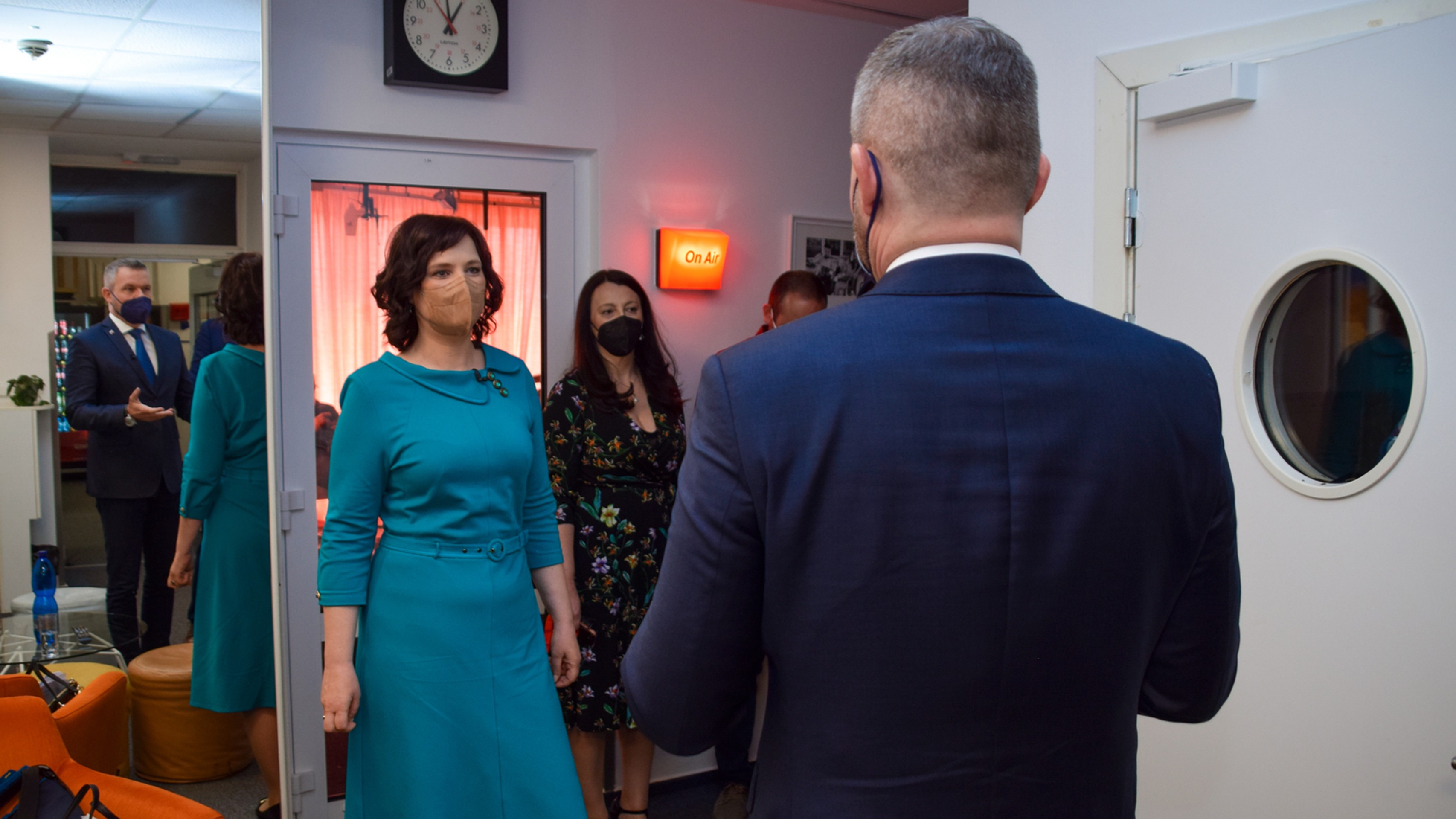 Peter Pellegrini a Veronika Remišová pred natáčaním.