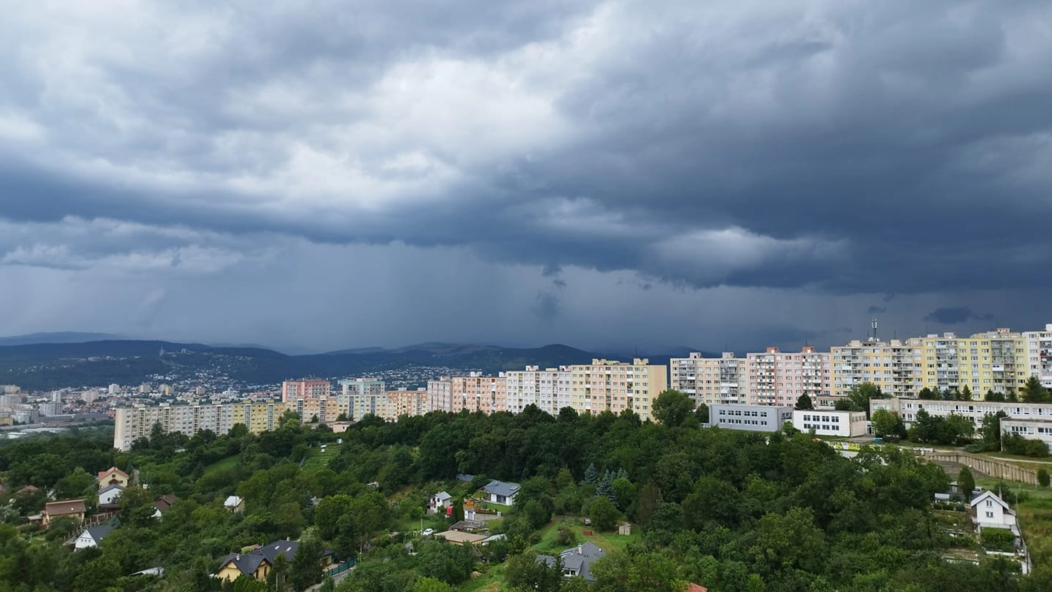 Búrka smeruje aj do Košíc