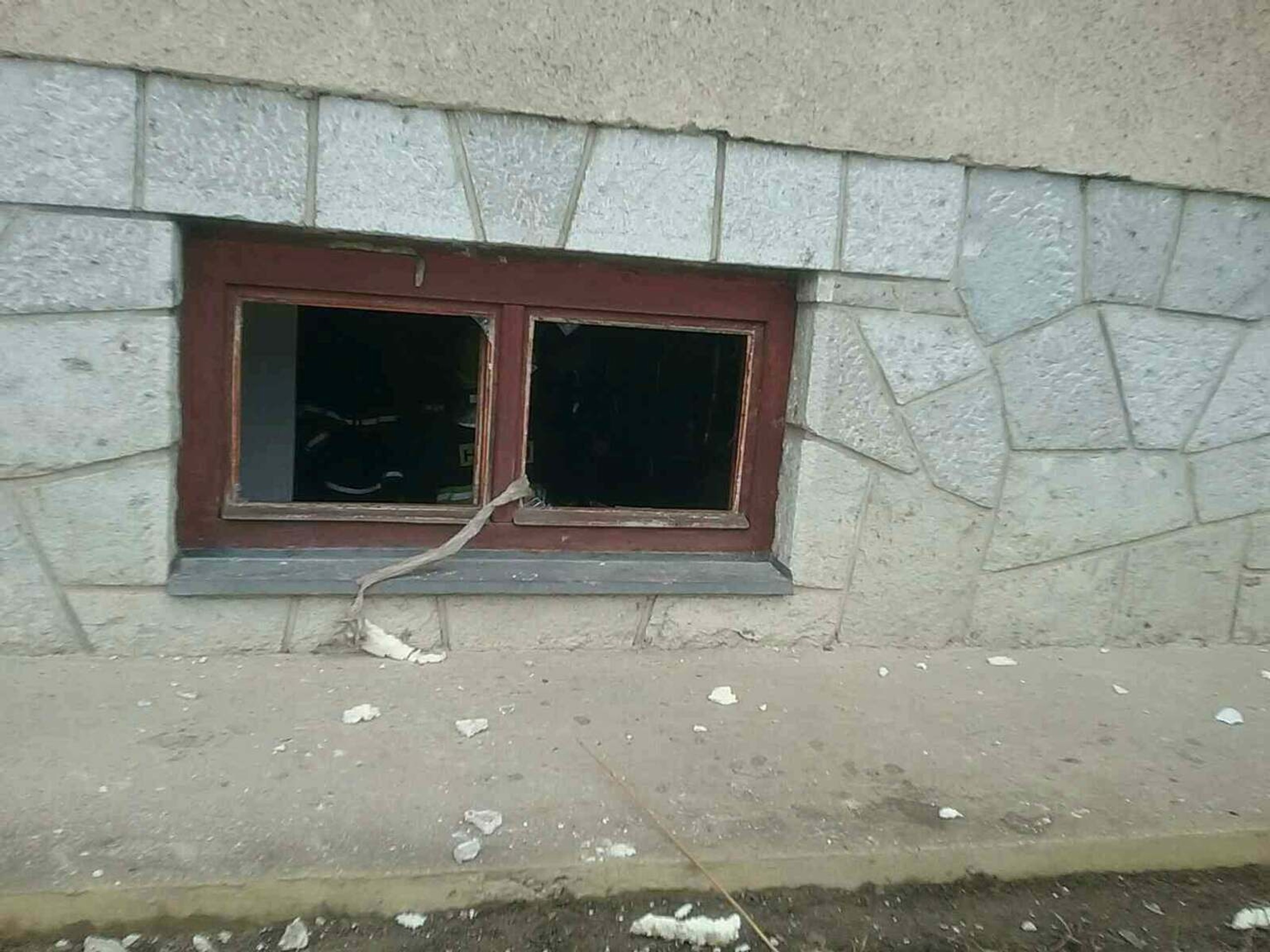 Julka (Laura Gavaldová) s babkou Marikou (Eva Pavlíková) a tatušom Tomášom (Marek Fašiang)