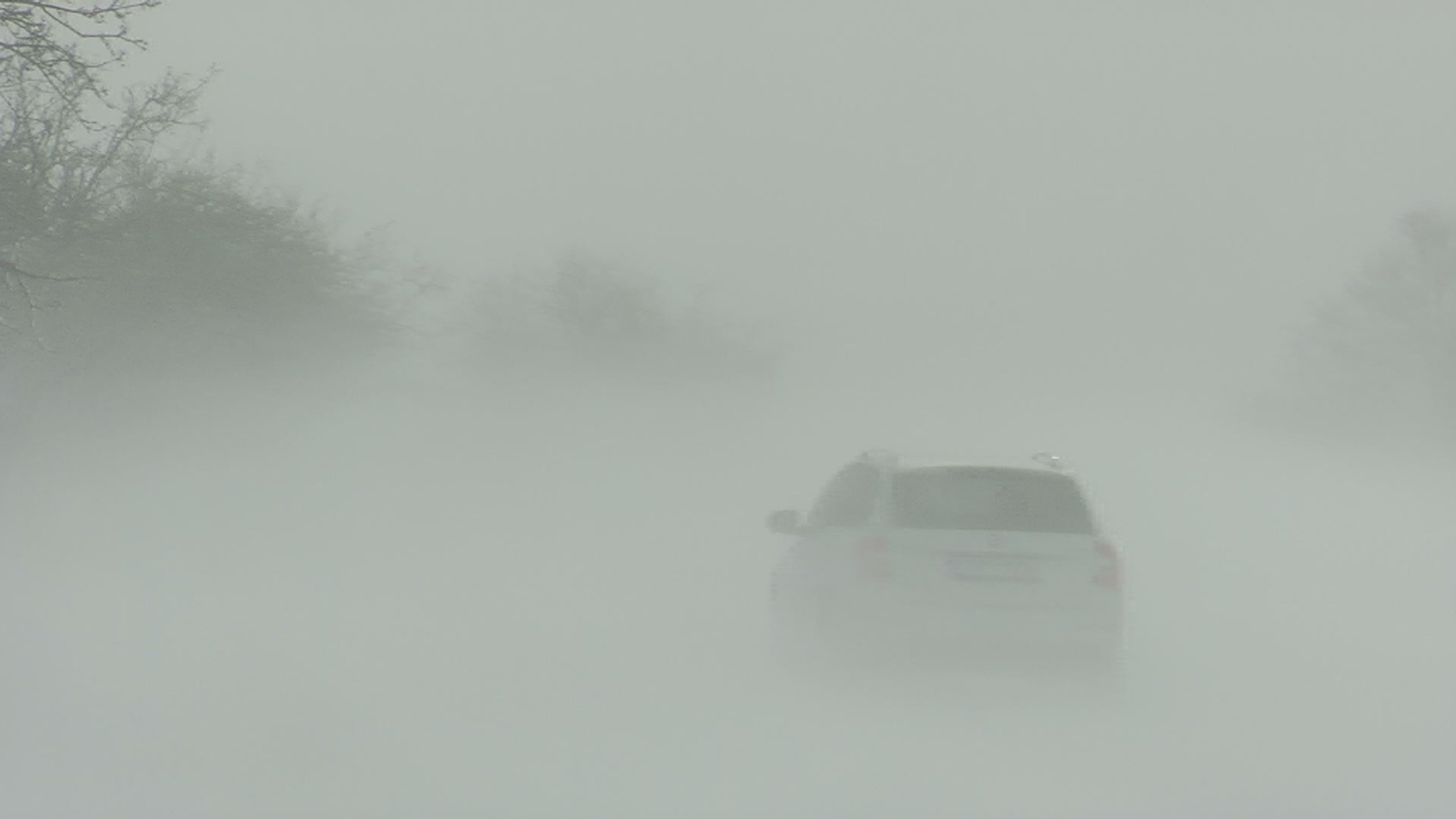 Fujavica na cestách v okolí Popradu 