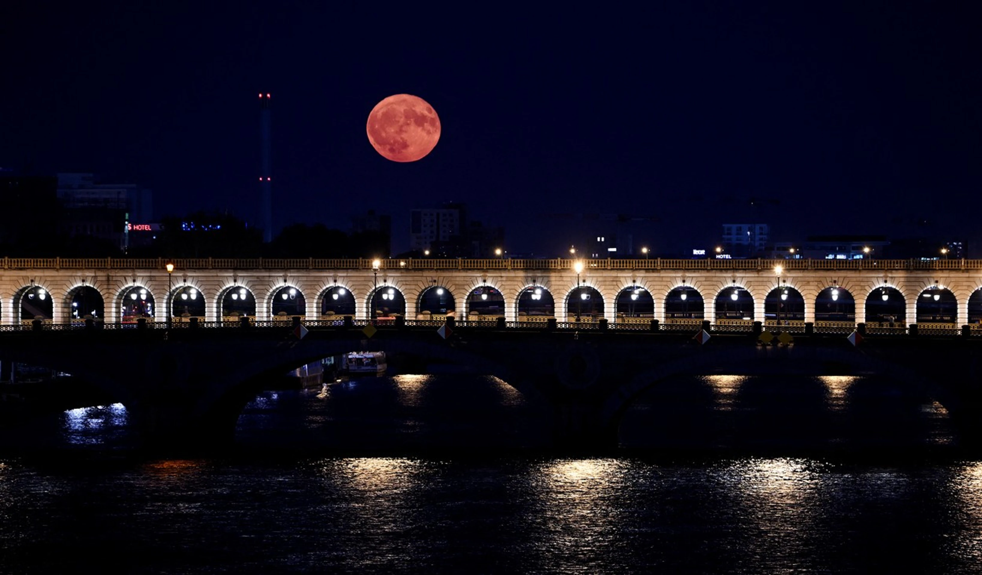 Superspln v Paríži