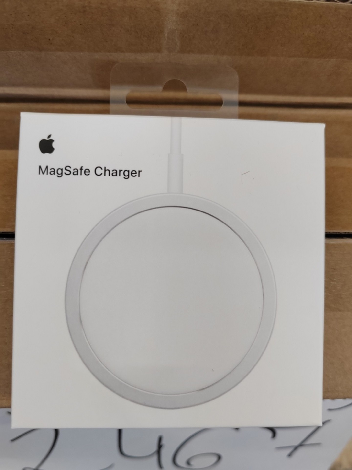 Finančná spáva SR zaistila vyše 15-tisíc falzifikátov príslušenstva Apple