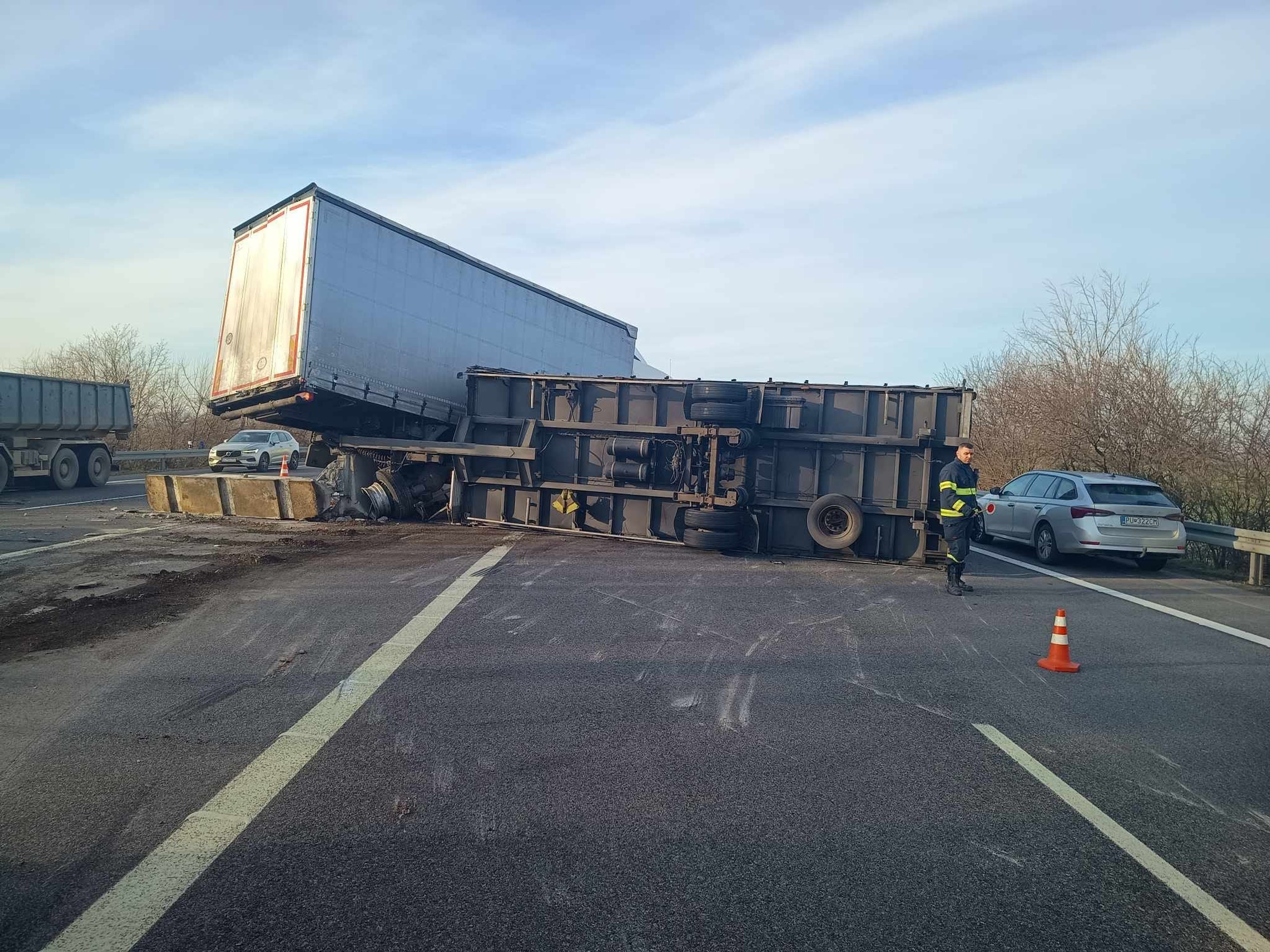 Nehoda kamióna na D1