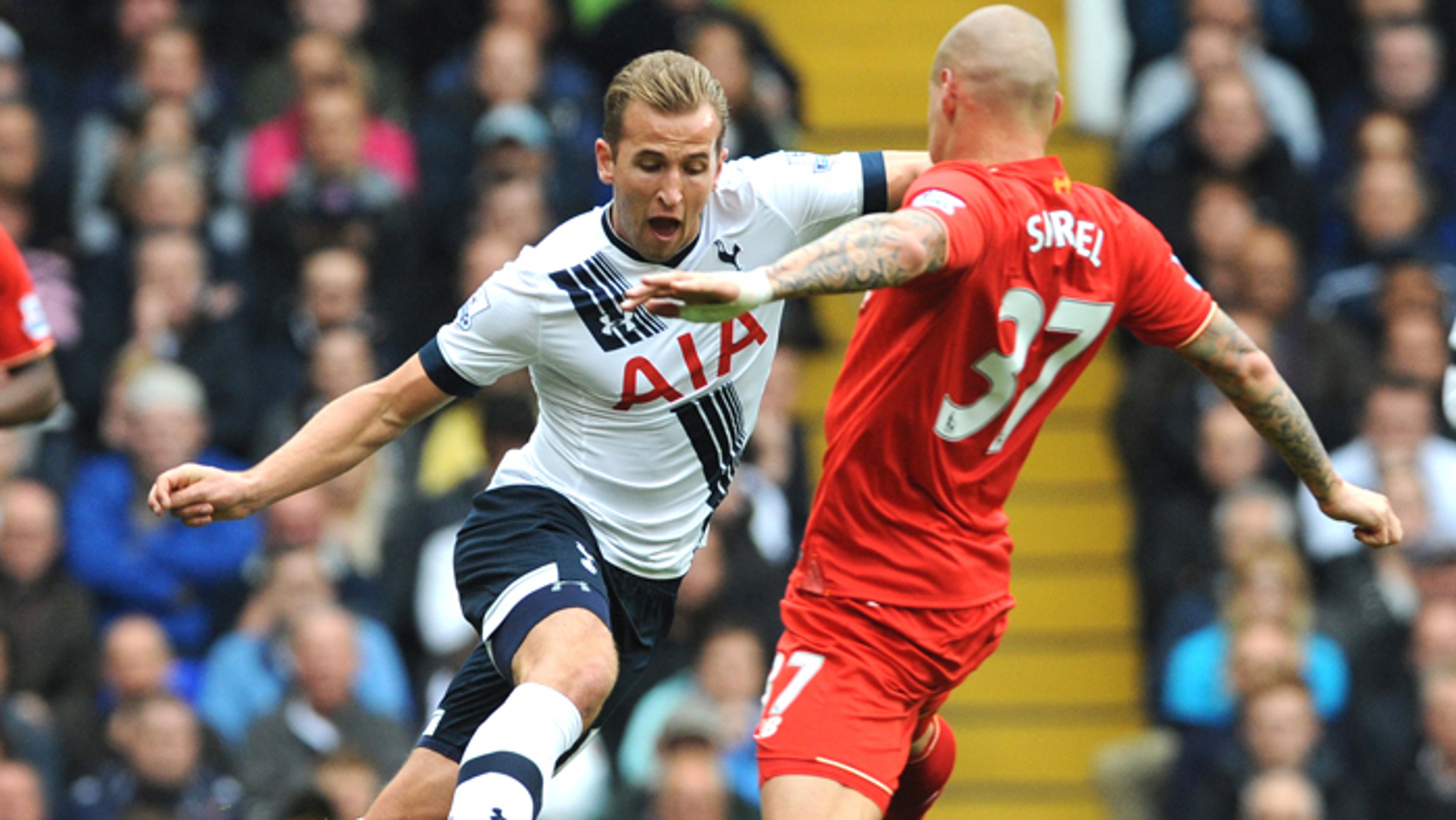 Harry Kane (Tottenham) a Martin Škrtel (Liverpool).