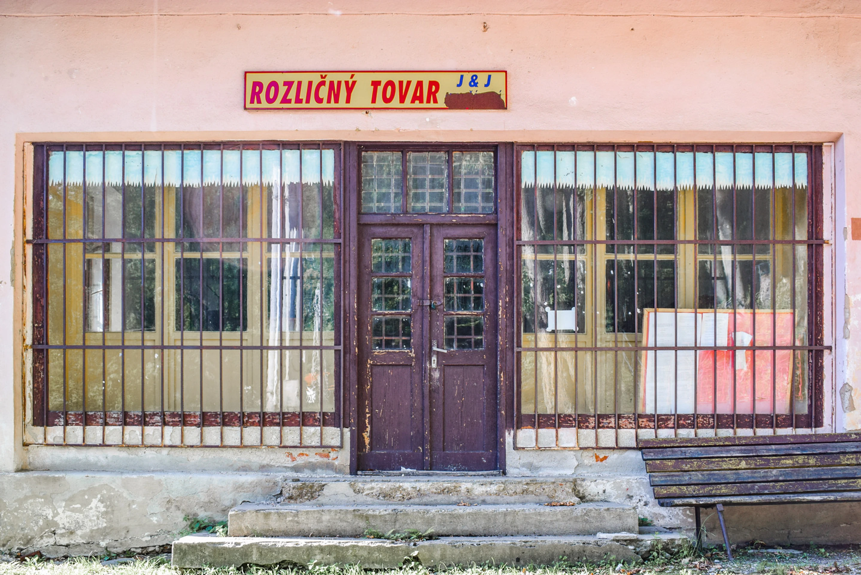Bývalý obchod s rozličným tovarom