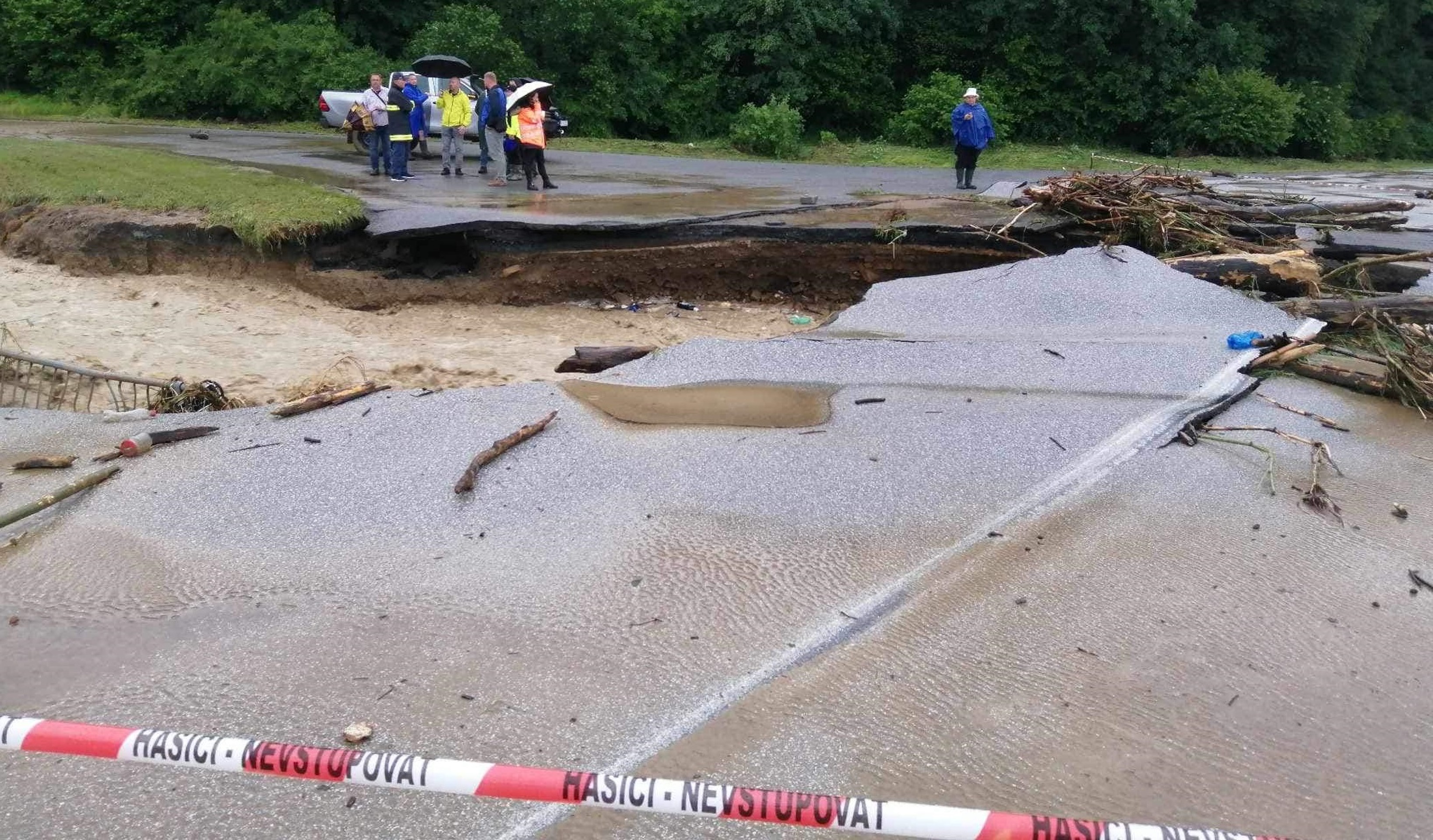 Poškodený most pri Bardejovskej Novej Vsi.