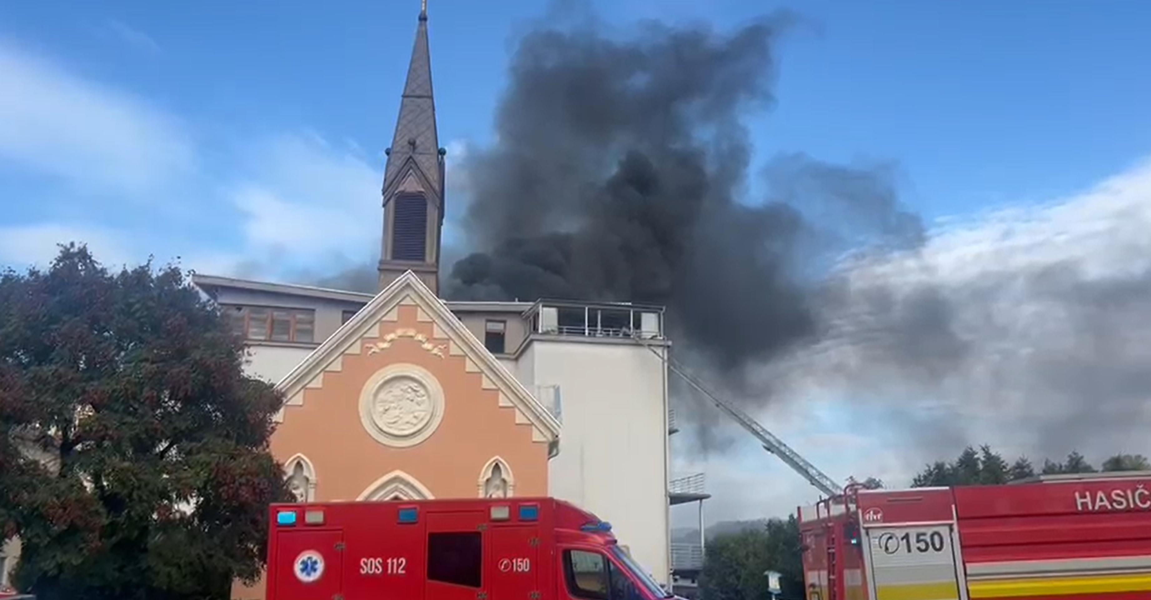 V Piešťanoch horí hotel