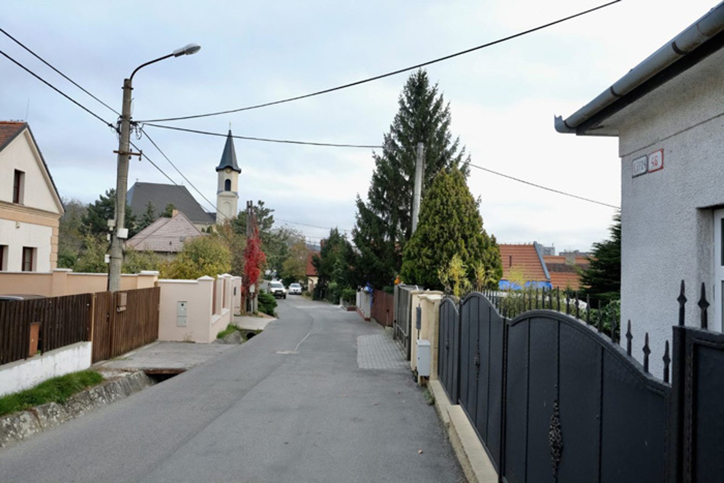 Prevoz vianočného stromčeka na Hlavné námestie v Bratislave.