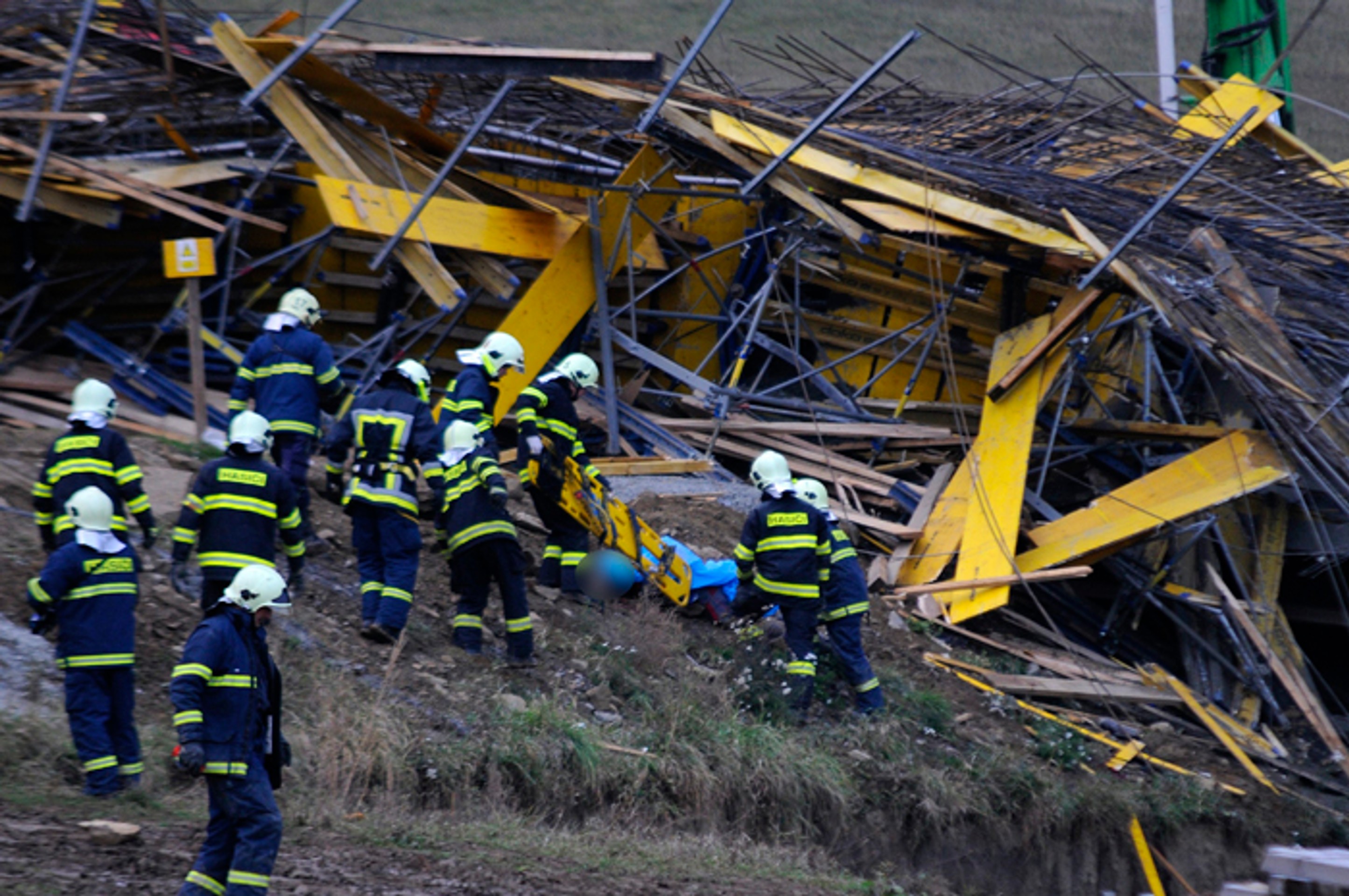 Pri obci Kurimany sa 2. novembra 2012 okolo 14.30 h. zrútil most vo výstavbe.