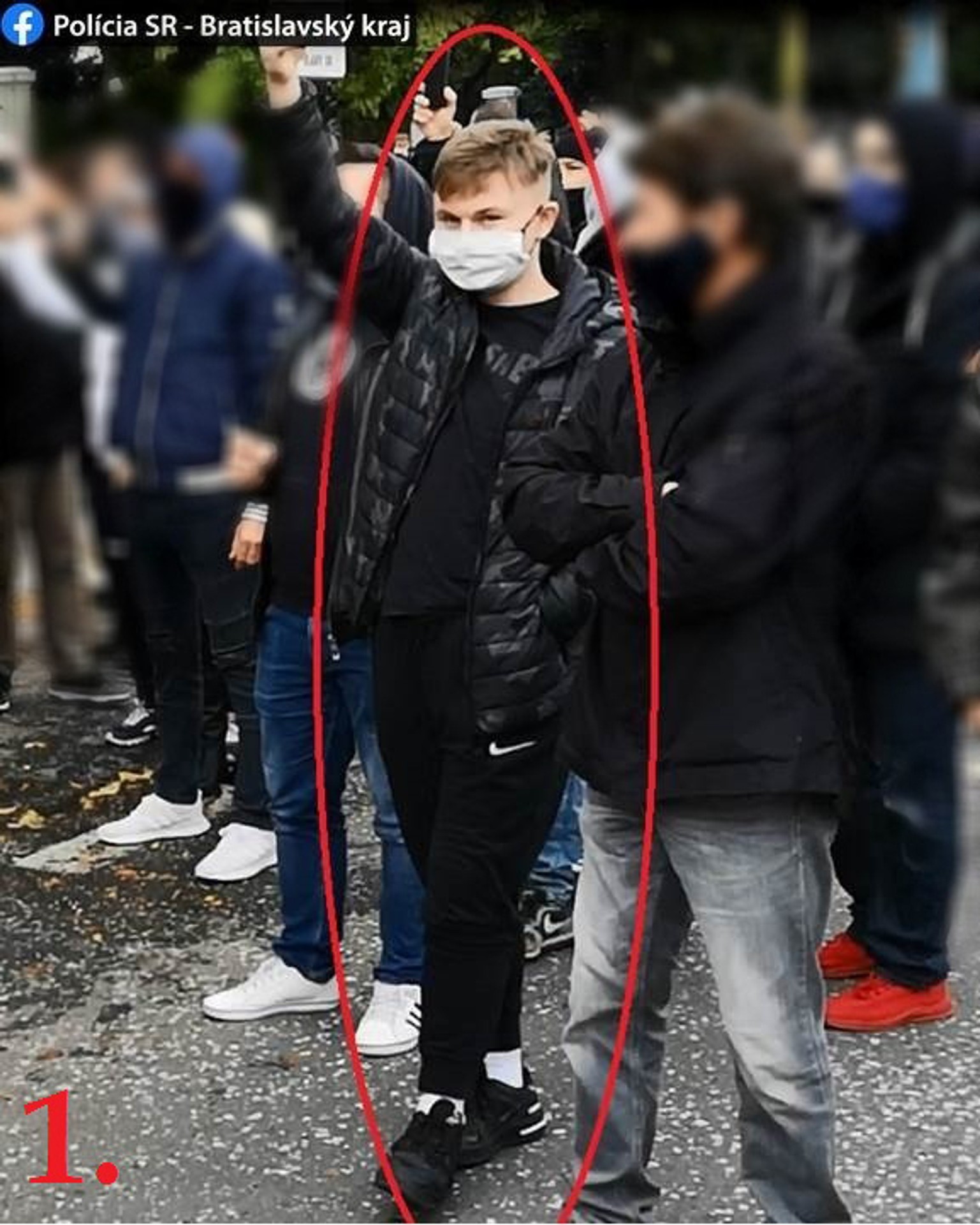Hľadaný mladý muž z protestu zo 17. októbra.