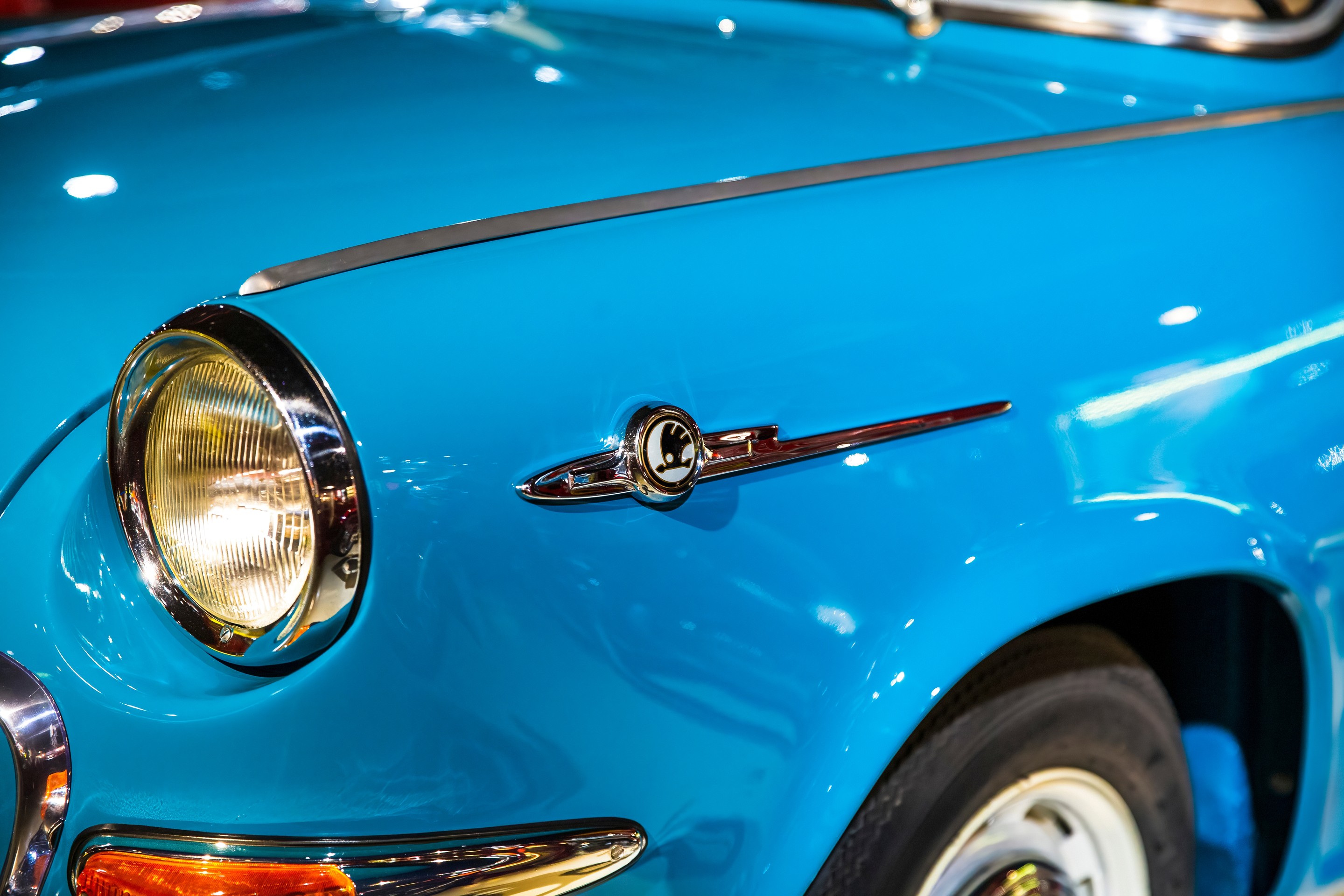 Škoda 1000 MB detail predného svetla.