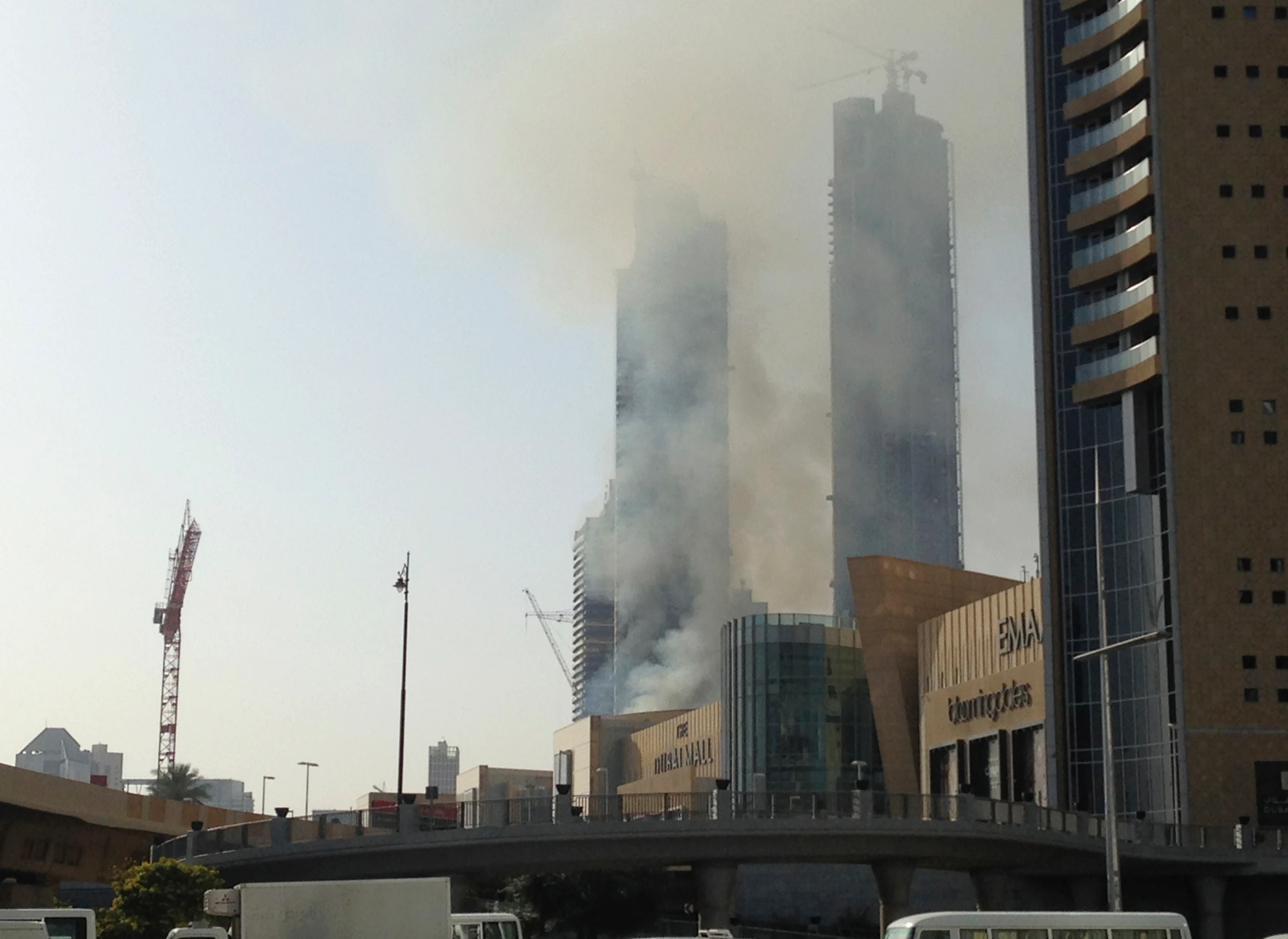 Požiar vypukol neďaleko najväčšieho nákupného strediska v Dubaji.