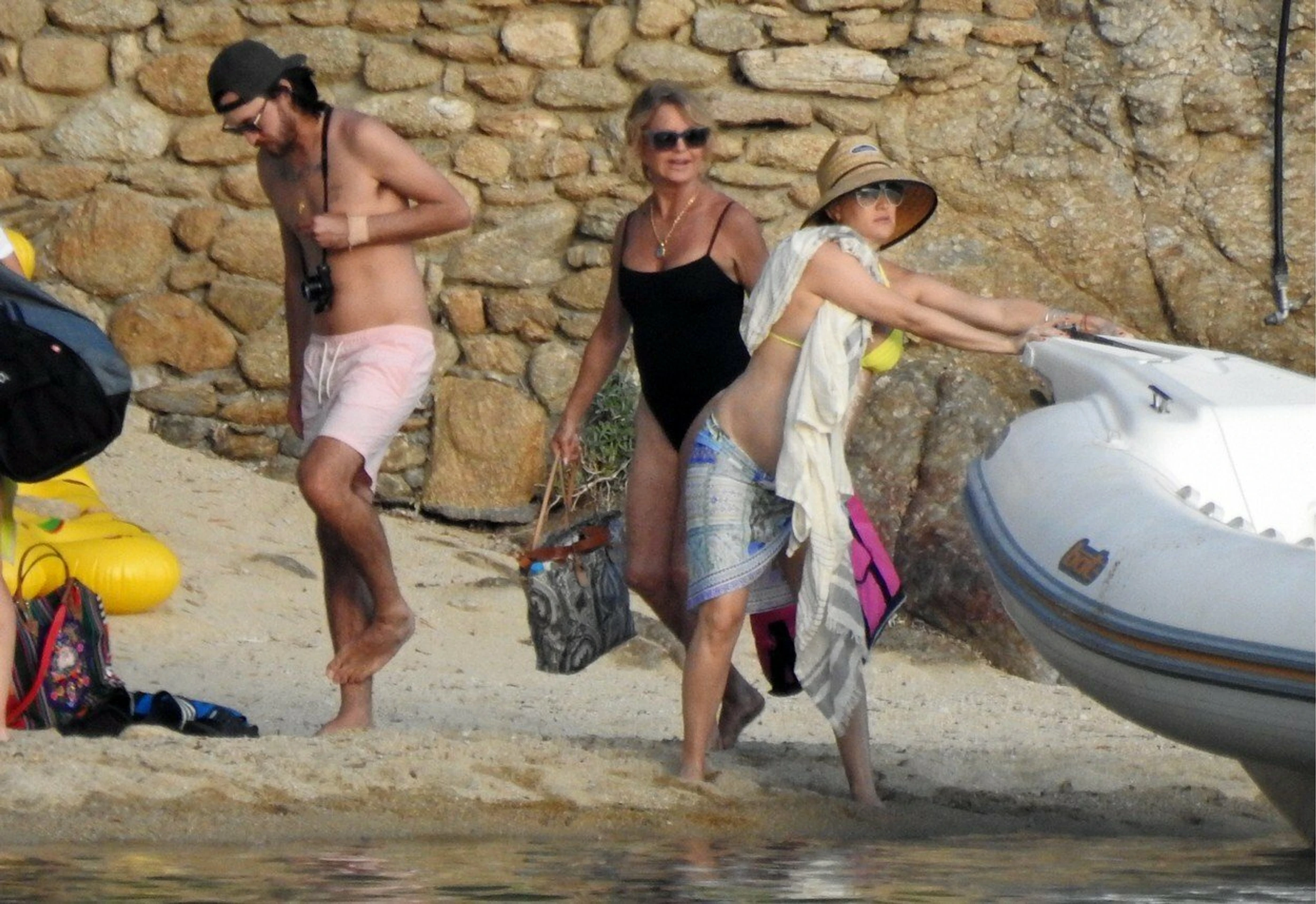 Kate Hudson oddychuje na gréckom ostrove.