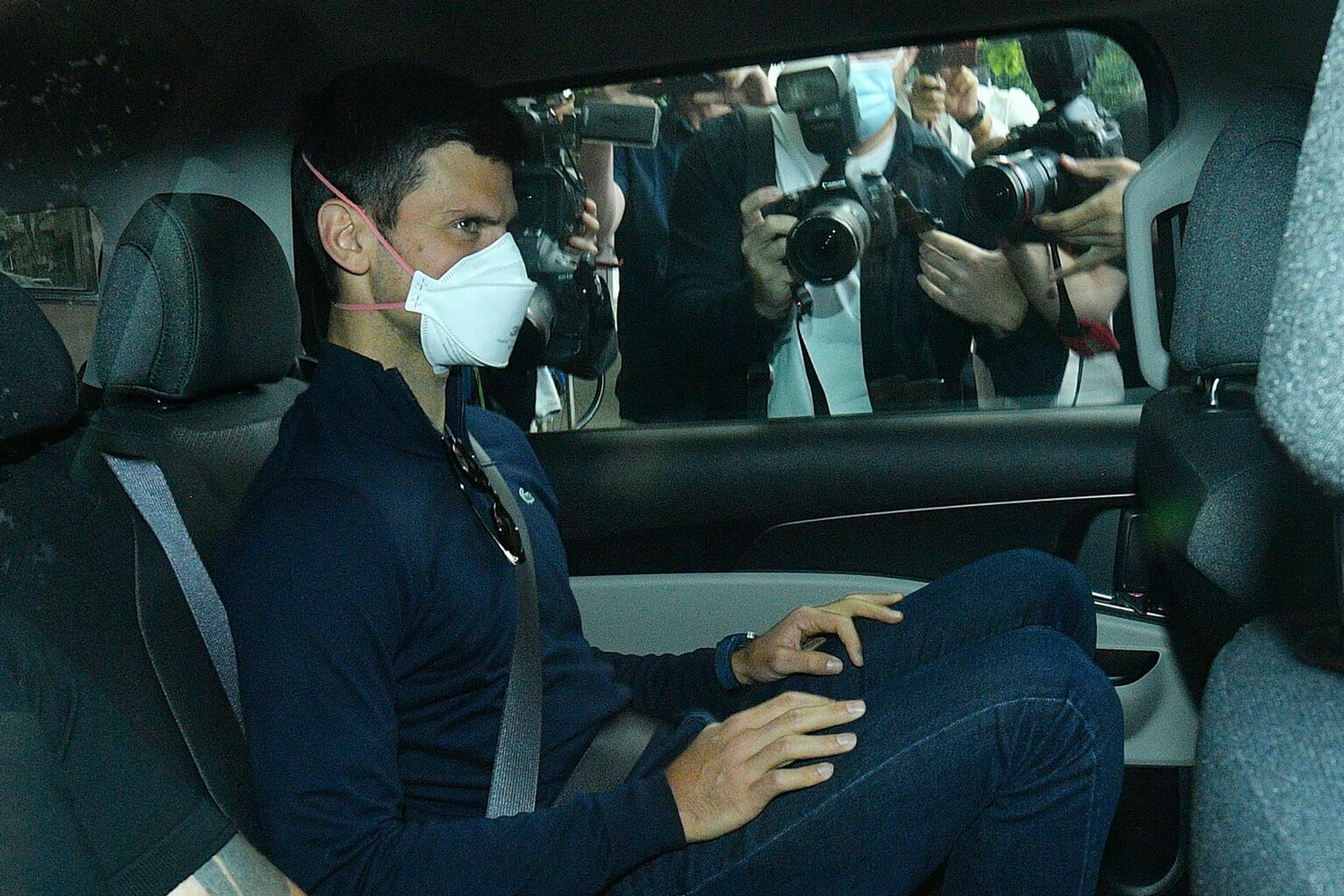 Novak Djokovič na ceste na federálny súd, ktorý rozhodoval o jeho odvolaní.