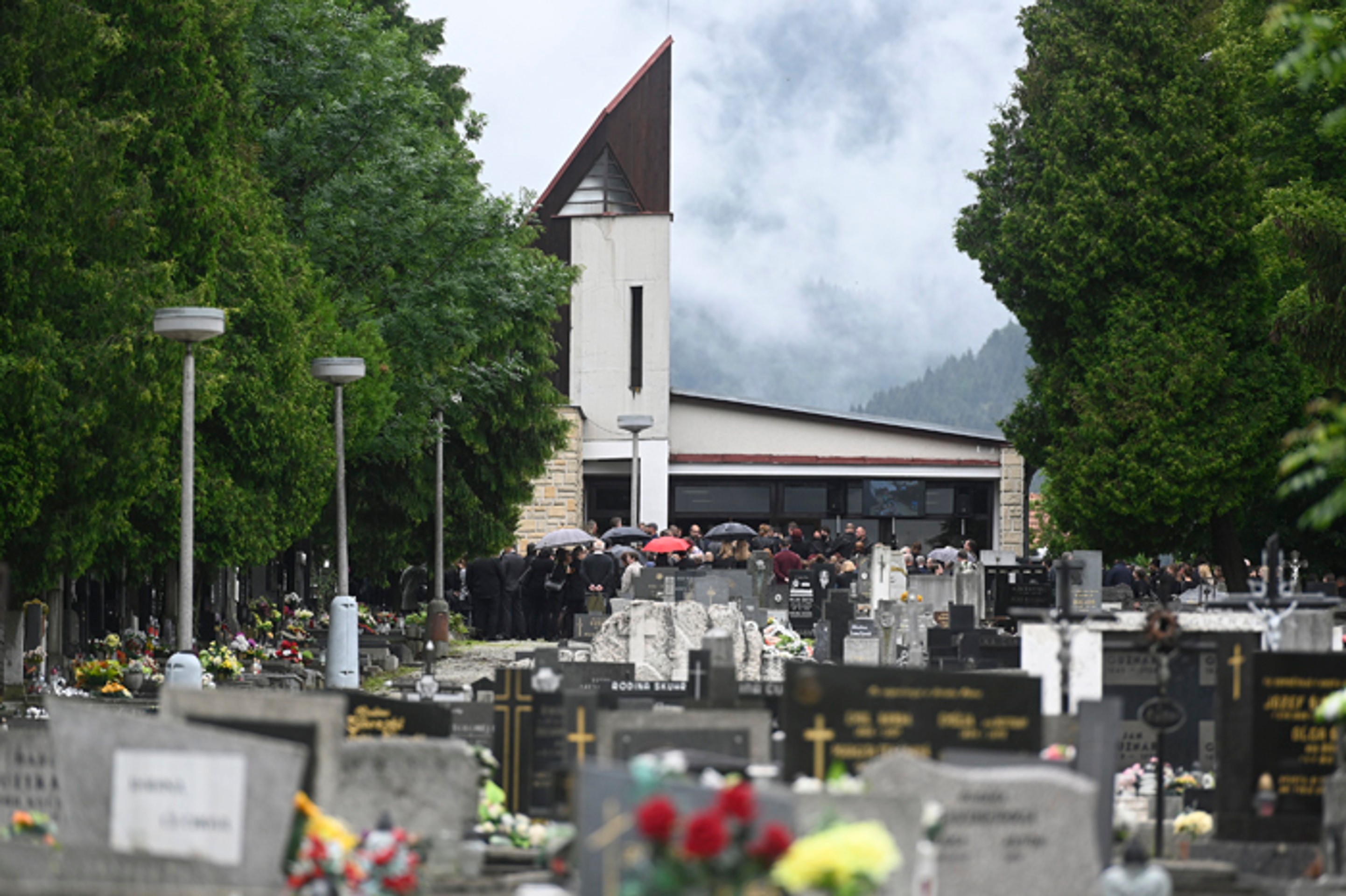 Posledná rozlúčka s tragicky zosnulým učiteľom Spojenej školy vo Vrútkach Jaroslavom Budzom.