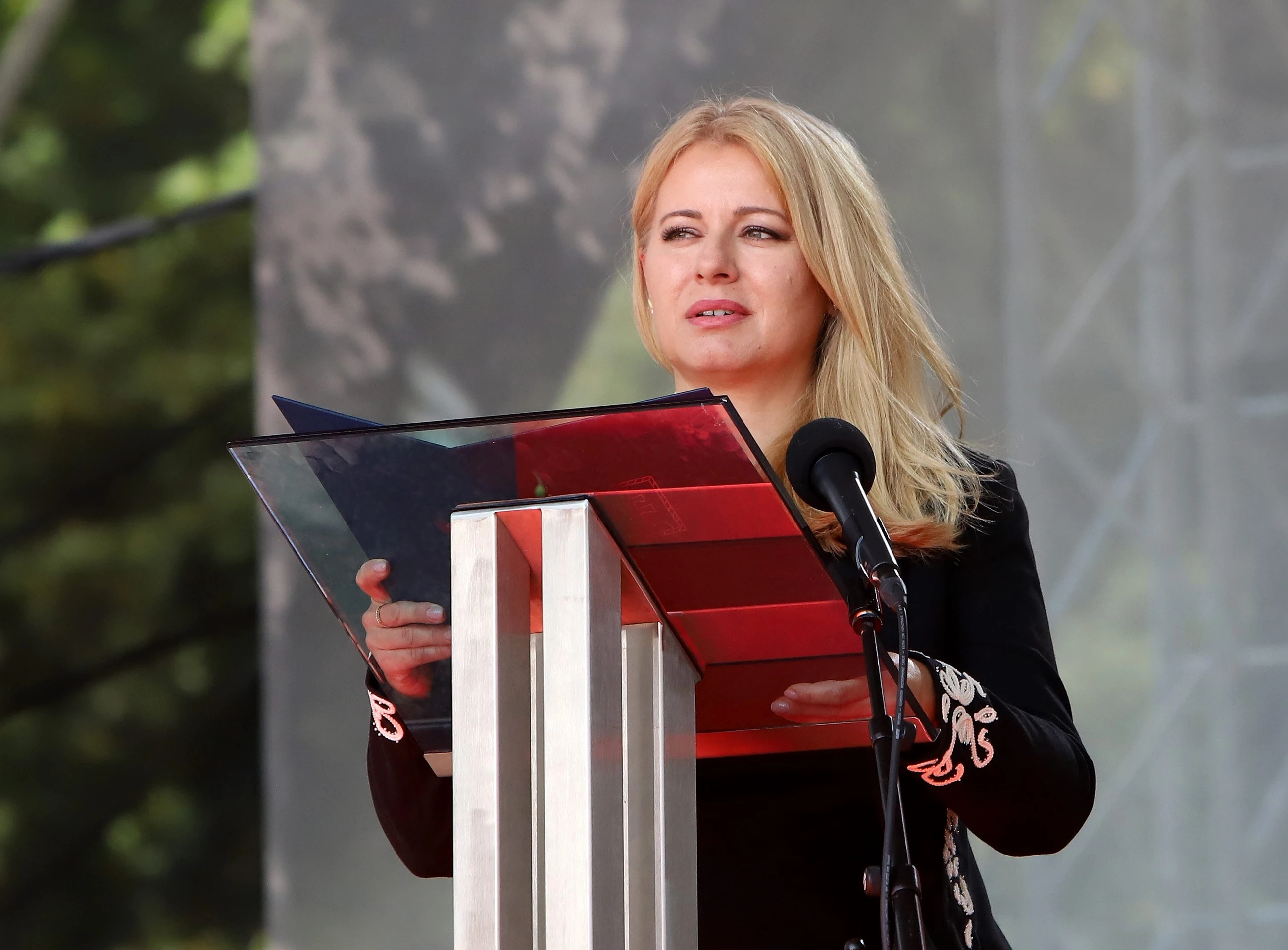 Prezidentka Zuzana Čaputová počas príhovoru na celoštátnych oslavách 78. výročia SNP v areáli Múzea SNP v Banskej Bystrici.
