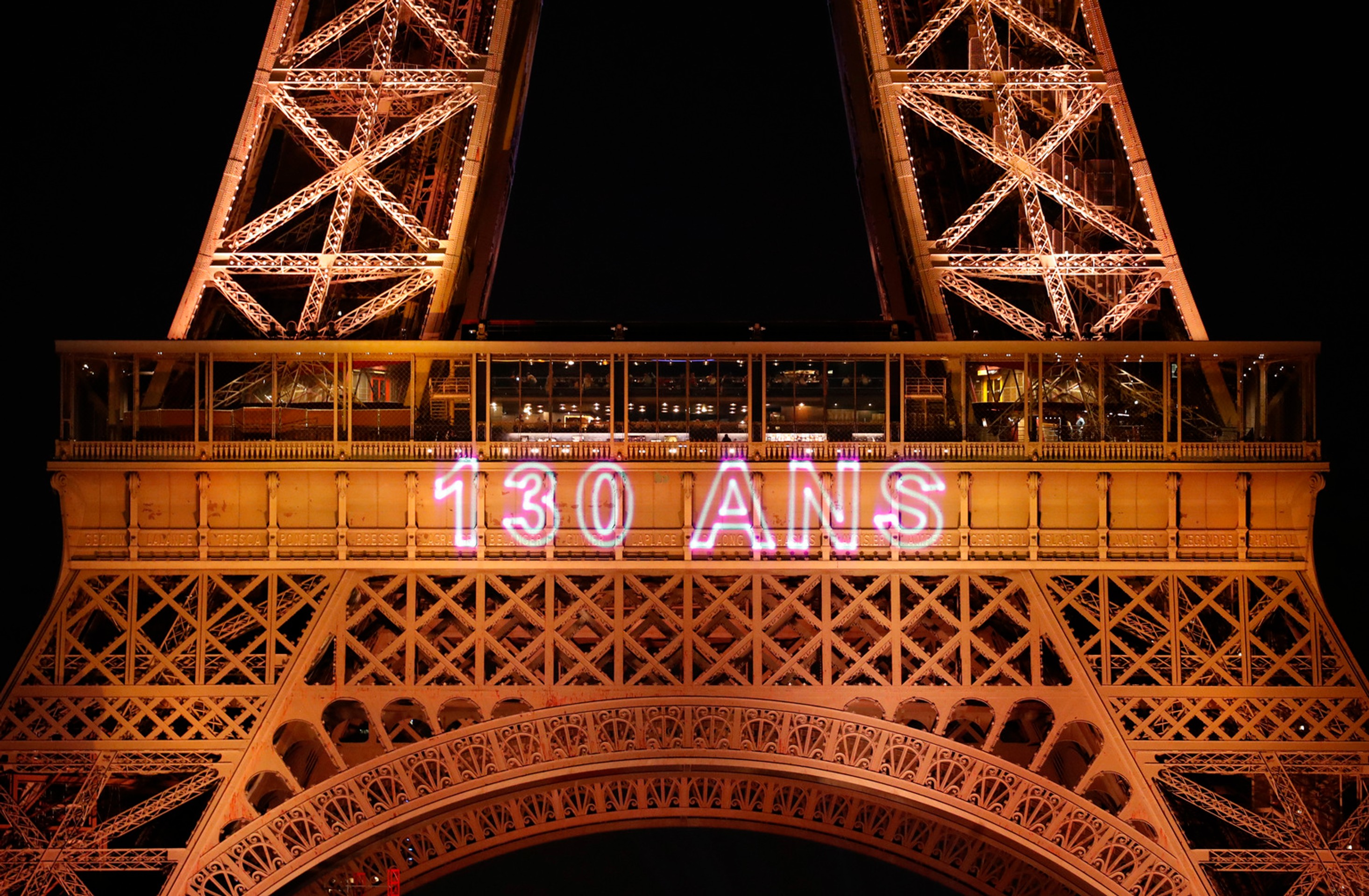 Eiffelova veža oslavuje 130 rokov