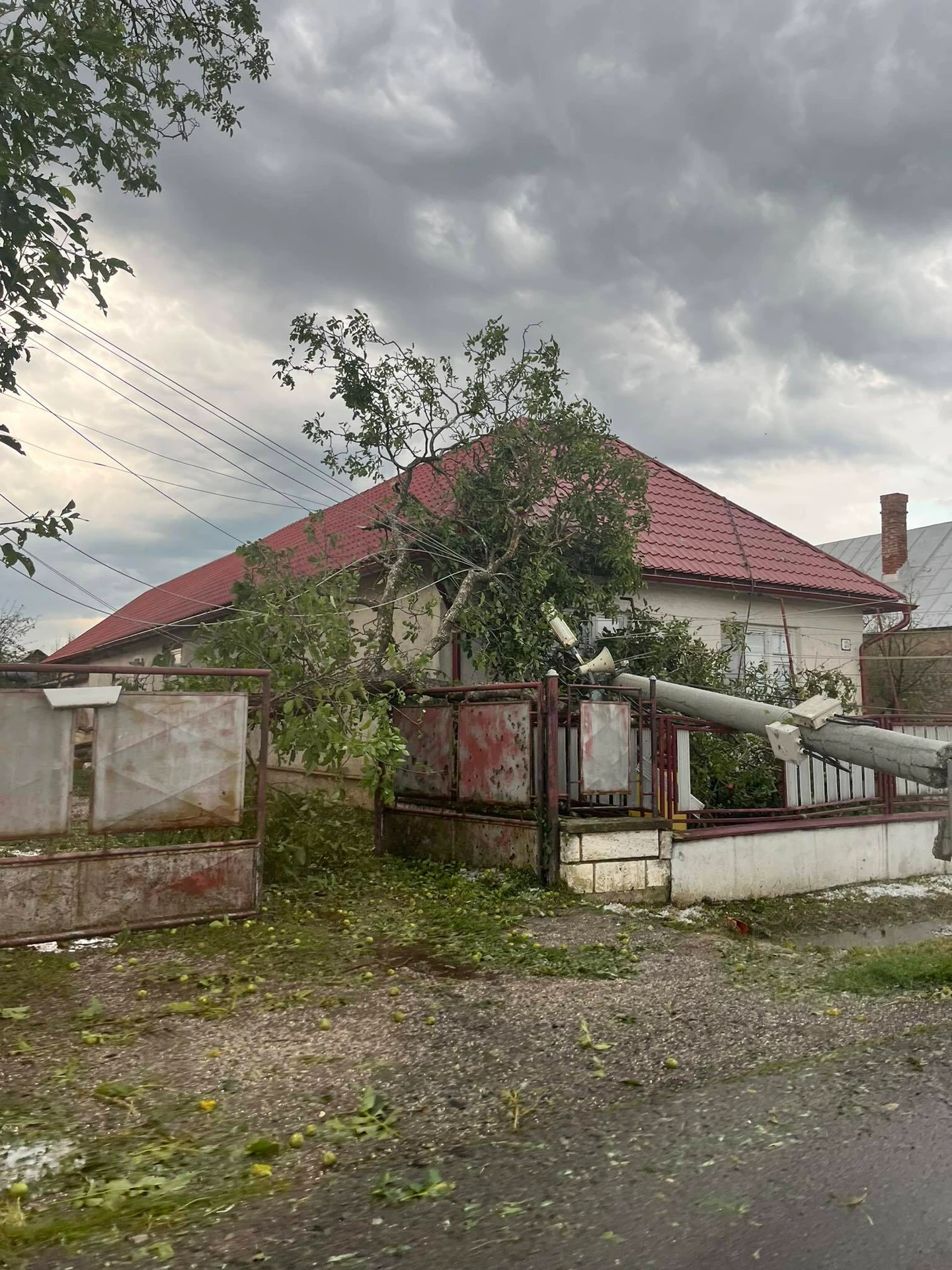 Závadka, následky búrky. 