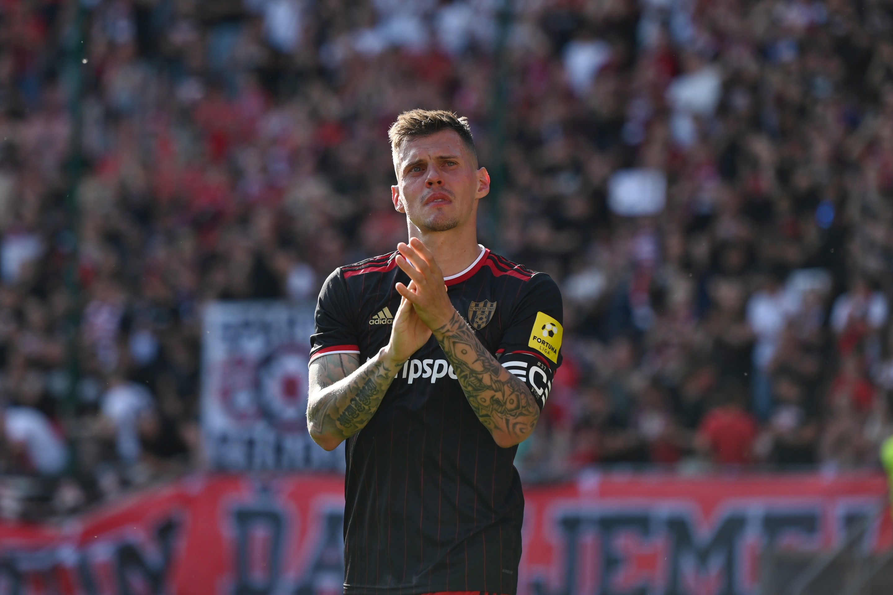 Martin Škrtel sa lúči s kariérou a fanúšikmi počas zápasu Trnavy s Dunajskou Stredou.
