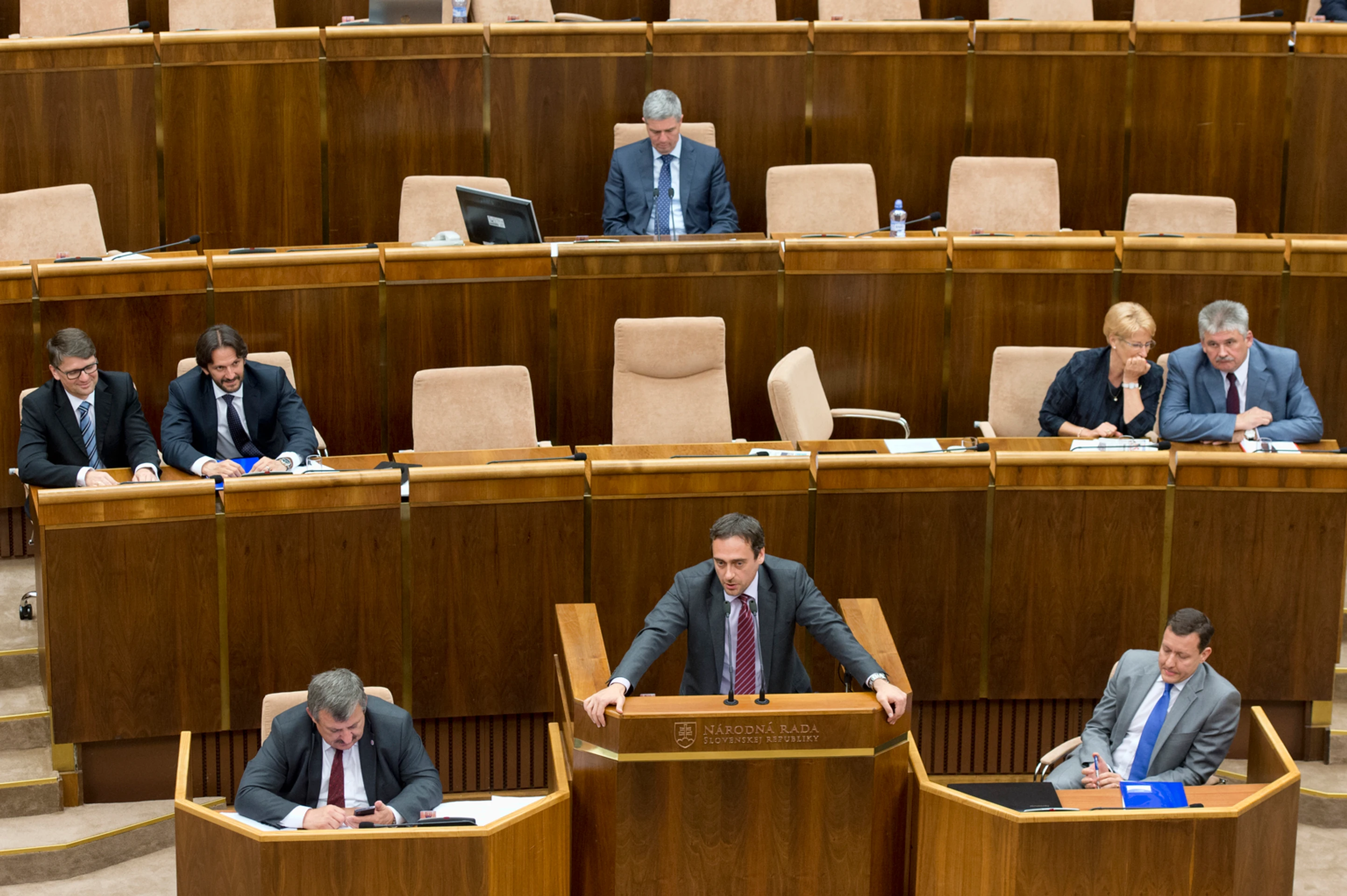 Minister vnútra Robert Kaliňák sa zodpovedá poslancom, opozícia ho chce odvolať 